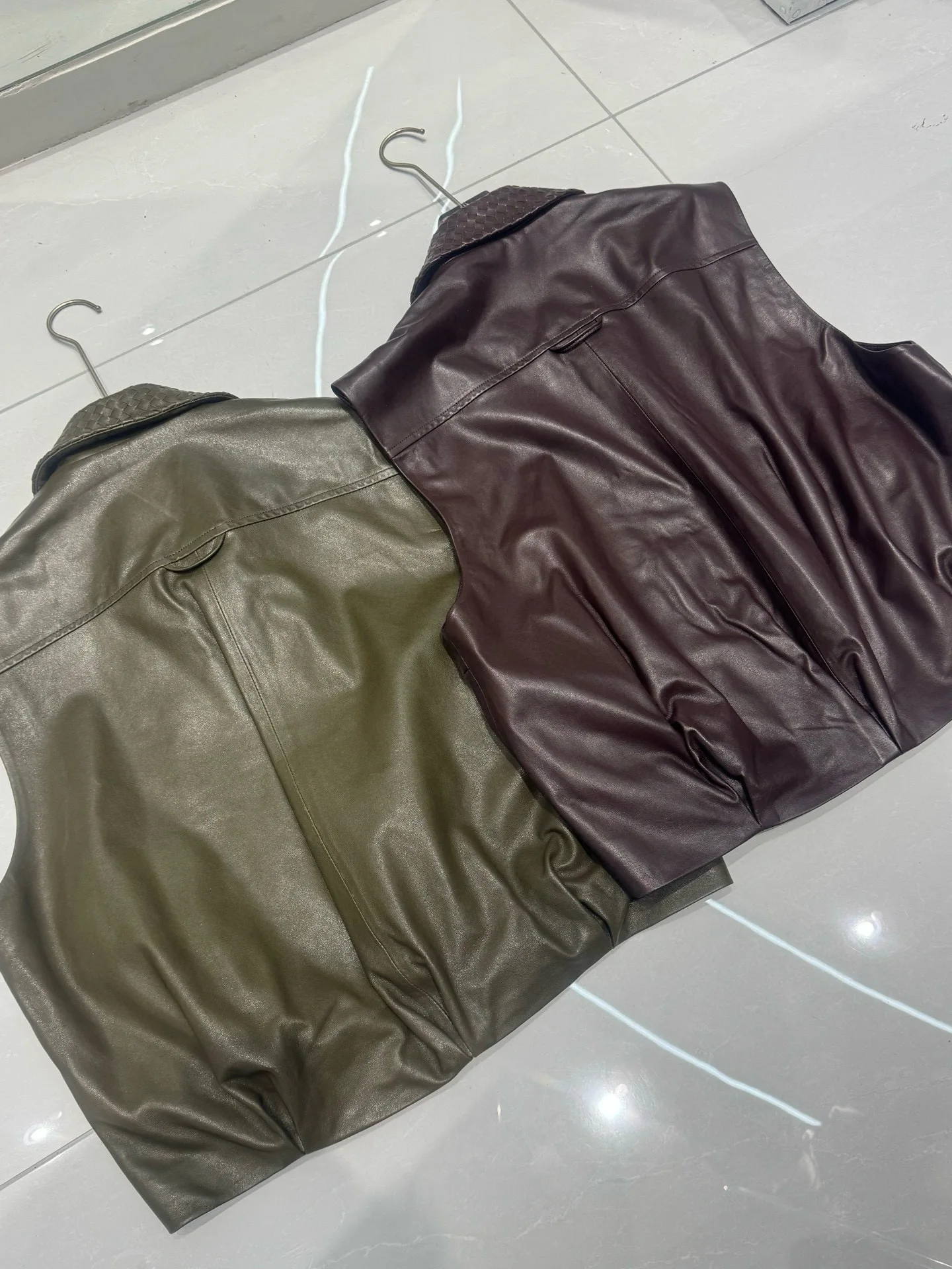 Autumn casual women's zipped genuine leather vest