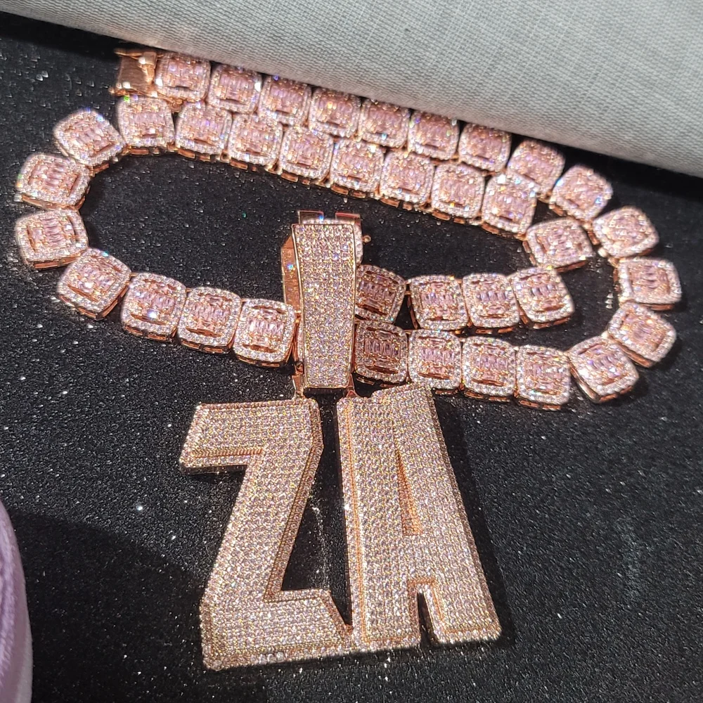 Benutzerdefinierte Halskette für Frauen Hip Hop Kubikzircon Buchstaben Anhänger eisige quadratische Steine rosa große Tenniskette Monogramm Modeschmuck