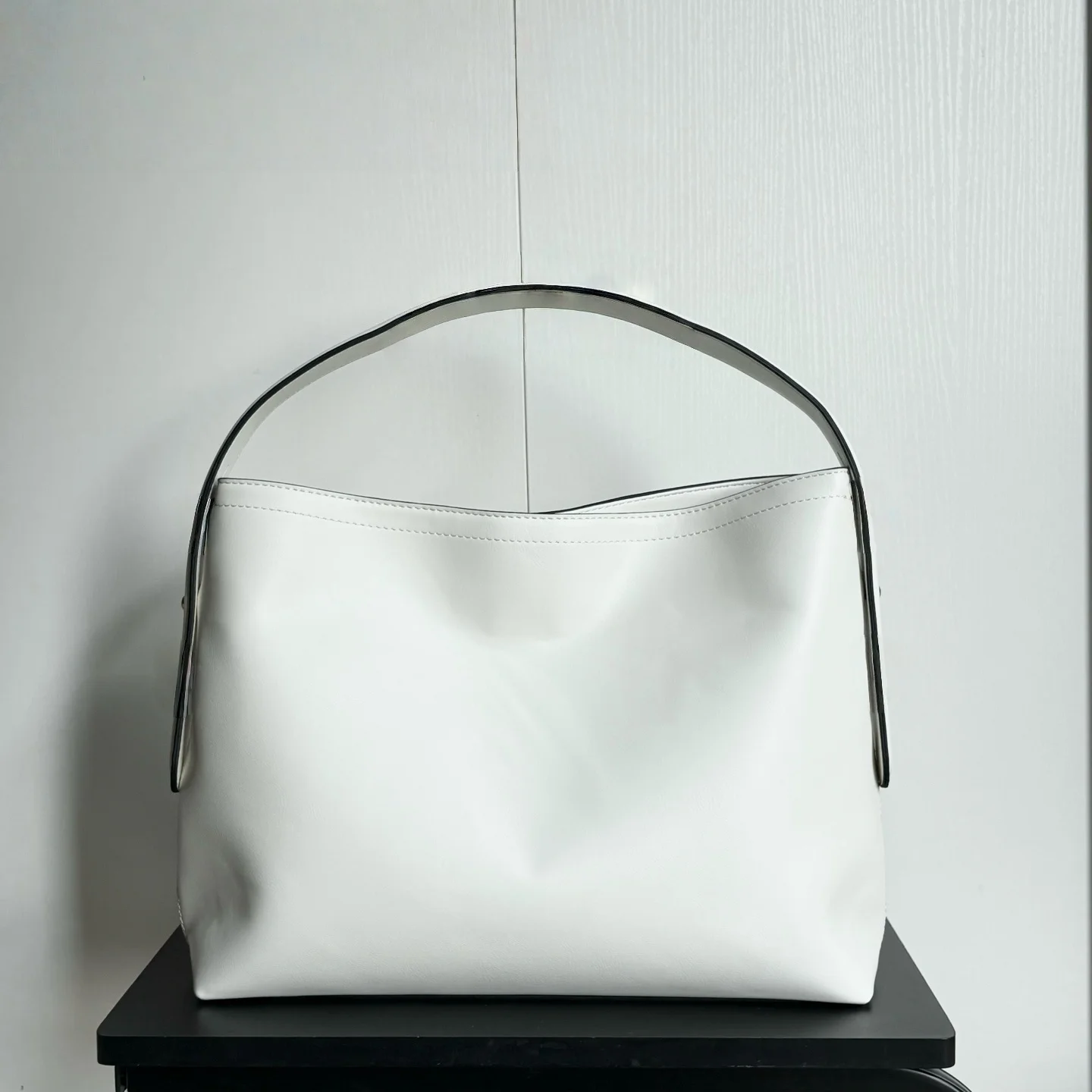 

2025 New Women's Detachable and Adjustable Shoulder Strap Tote Bag/Crossbody Bag in White 35/27.5/11cm