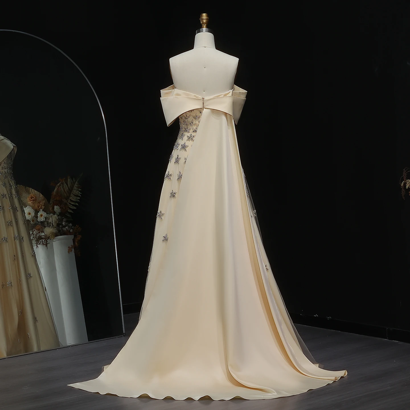 Sharon Said Luxuriöses gelbes Satin-Abendkleid aus Dubai mit Cape, schulterfrei, für arabische Frauen, Hochzeitsfeierkleider SS455, maßgeschneidert – Detail 29