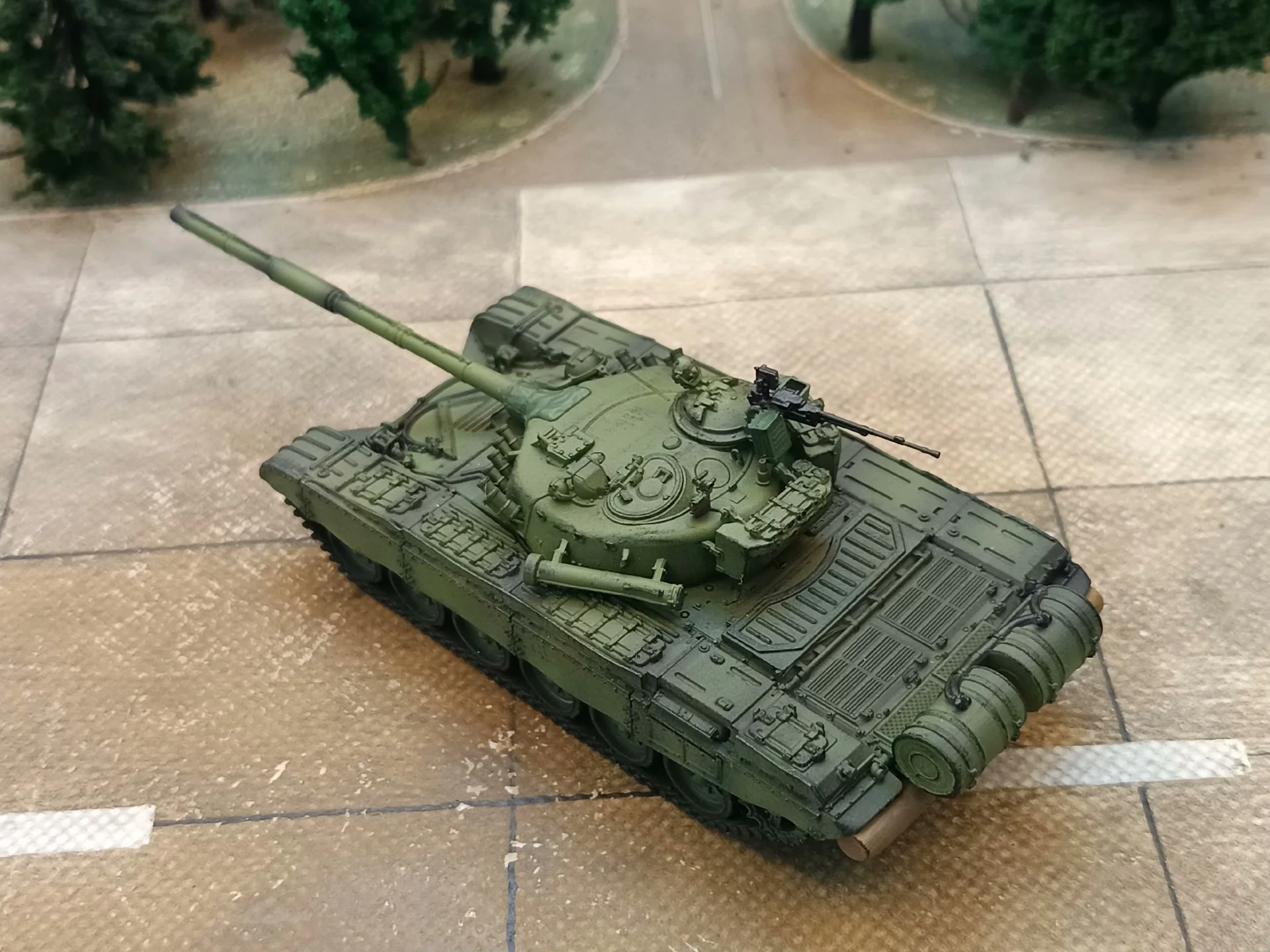 1/72 Russian T-72A Tank, Hand-Painted Finished Model Decorative Ornament (Ships in 5-6 Days)