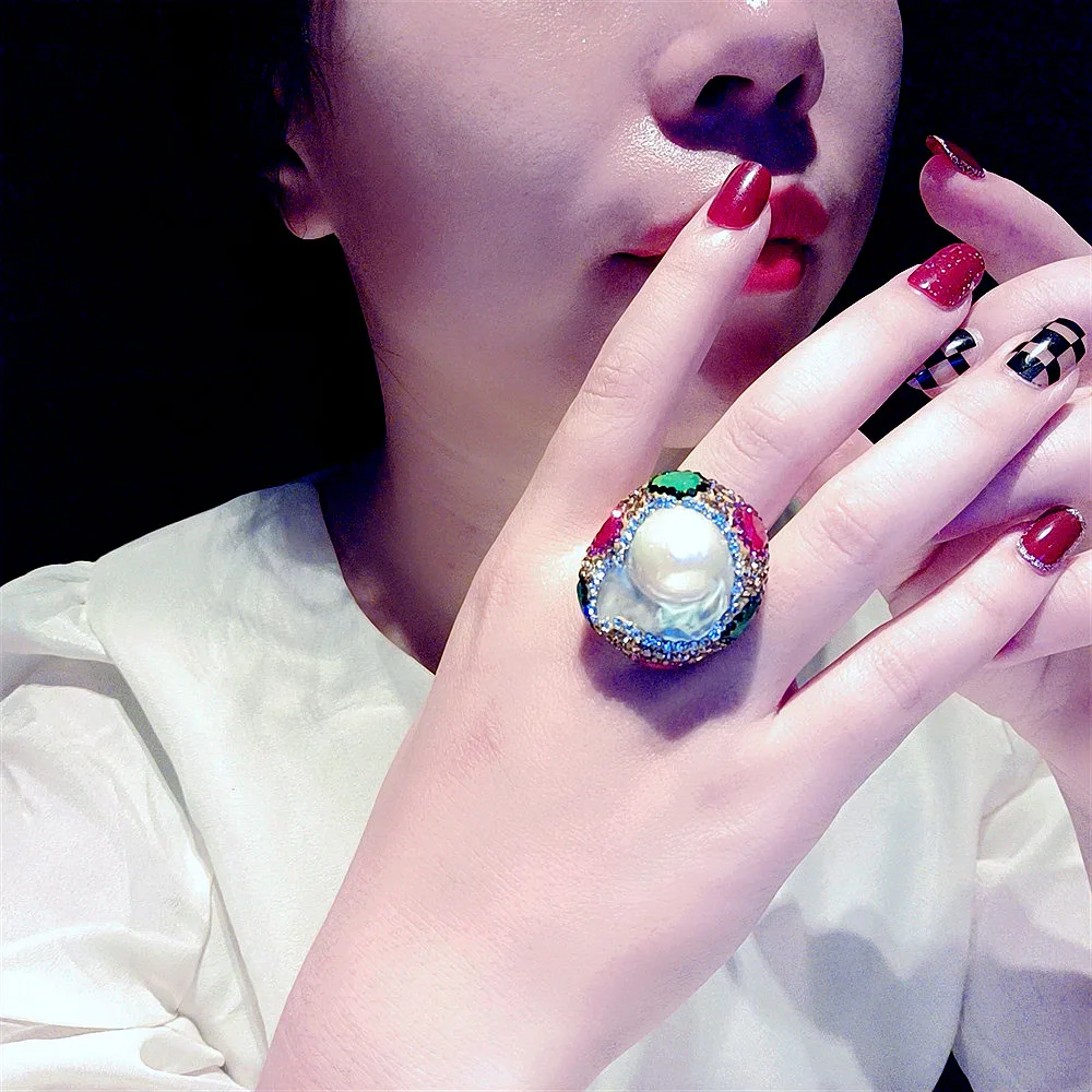 Hand-pointed diamond wrapping ruby and emerald freshwater pearl ladies ring court style retro noble and elegant jewelry