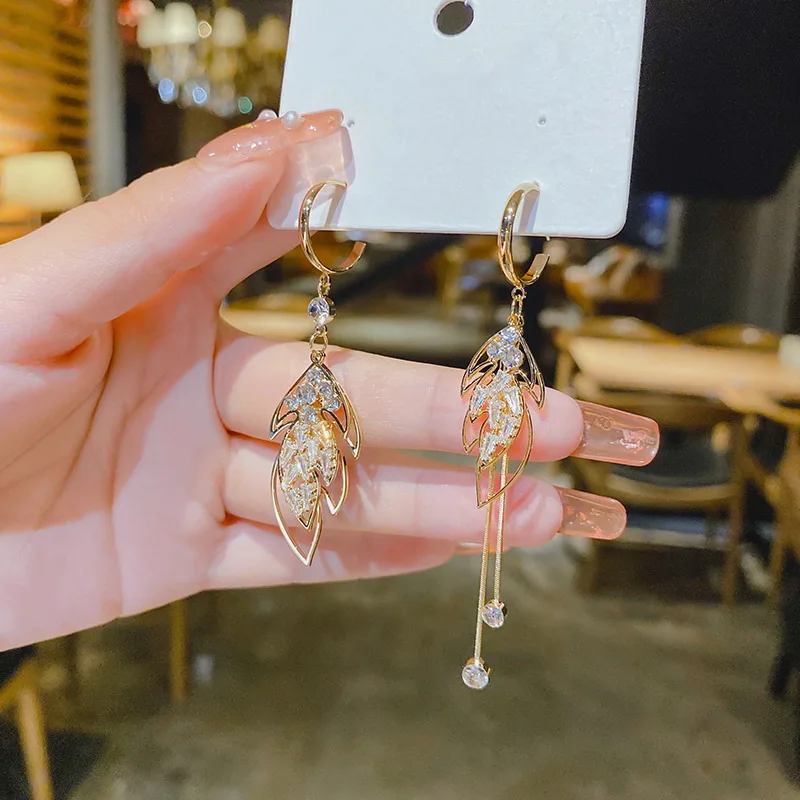 Exquisite Perlenmond-Asymmetrische Wassertropfen-Ohrringe für Frauen, Koreanische Mode Schmetterling Blumen Zirkon Ohrringe Hochzeitsschmuck – Detail 8
