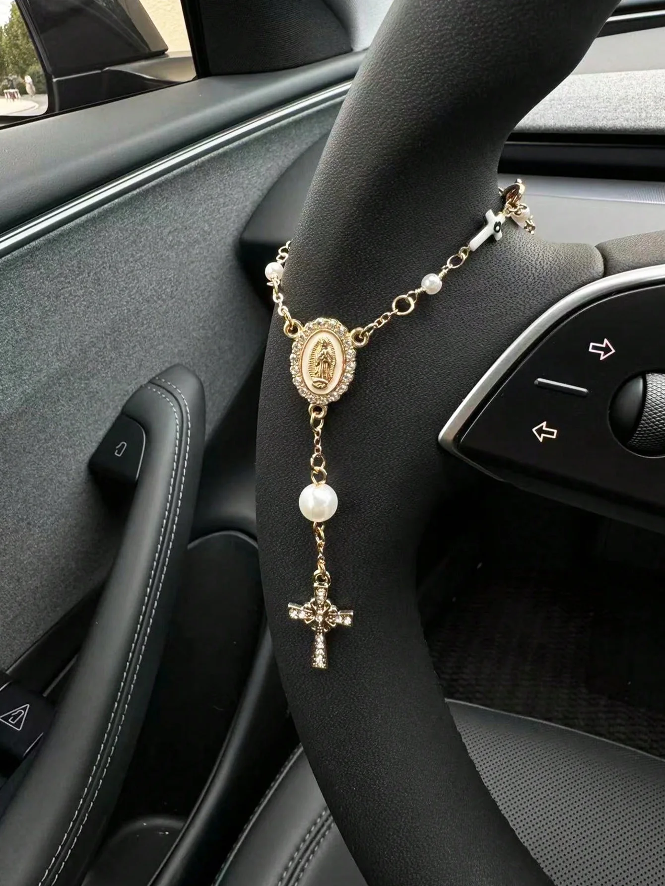 

Single Piece Elegant Rosary Design Steering Wheel Ornament Classic Religious Style Car Hanging Pendant Fashion Interior Decoration Accessory For Vehicle Use