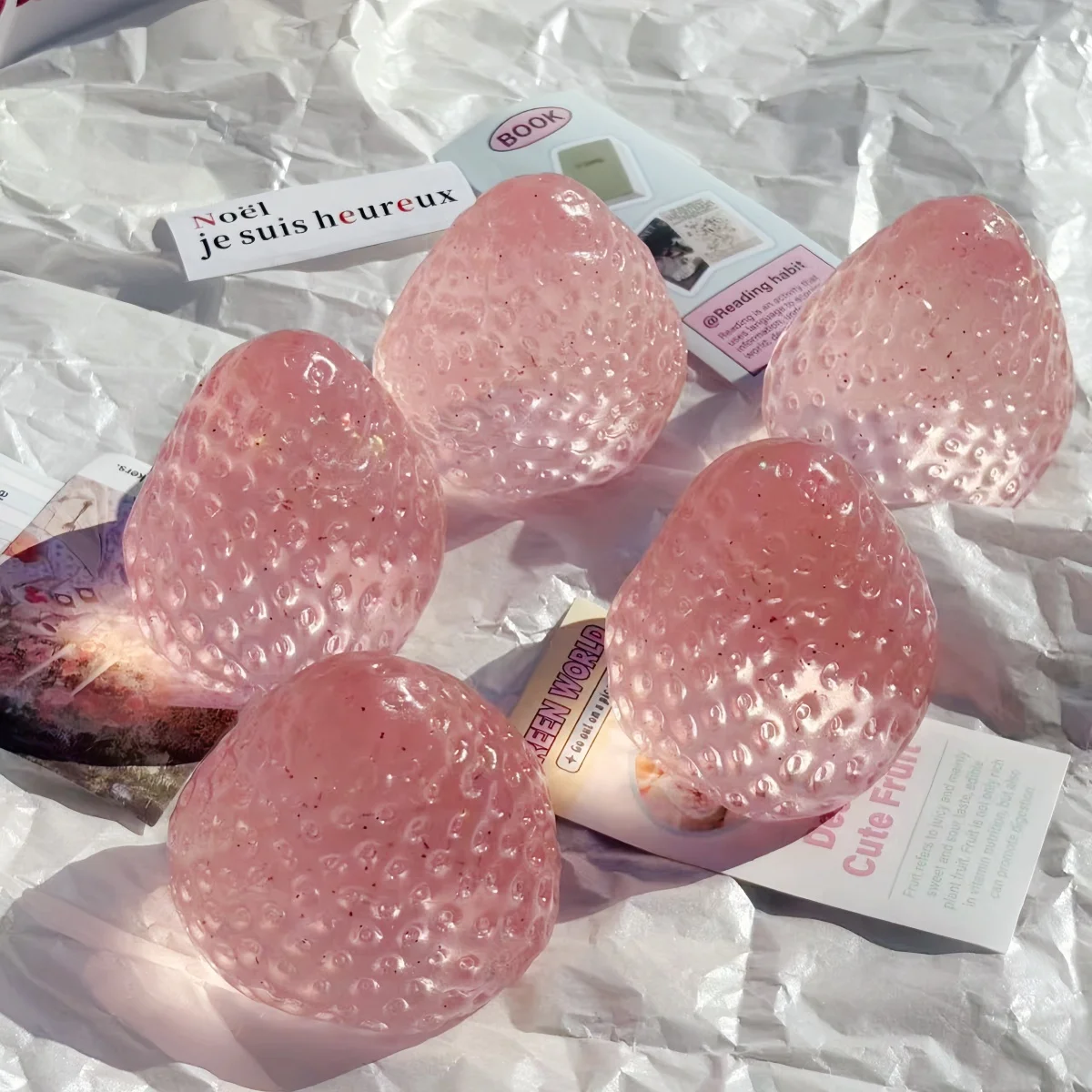 ของเล่นแปลกใหม่สตรอเบอร์รี่เนื้อนุ่ม รูปลักษณ์สูง ฟื้นตัวช้า บีบปลดปล่อยความเครียดสําหรับใช้ในสํานักงาน วันเกิดในอุดมคติ อีสเตอร์ และ