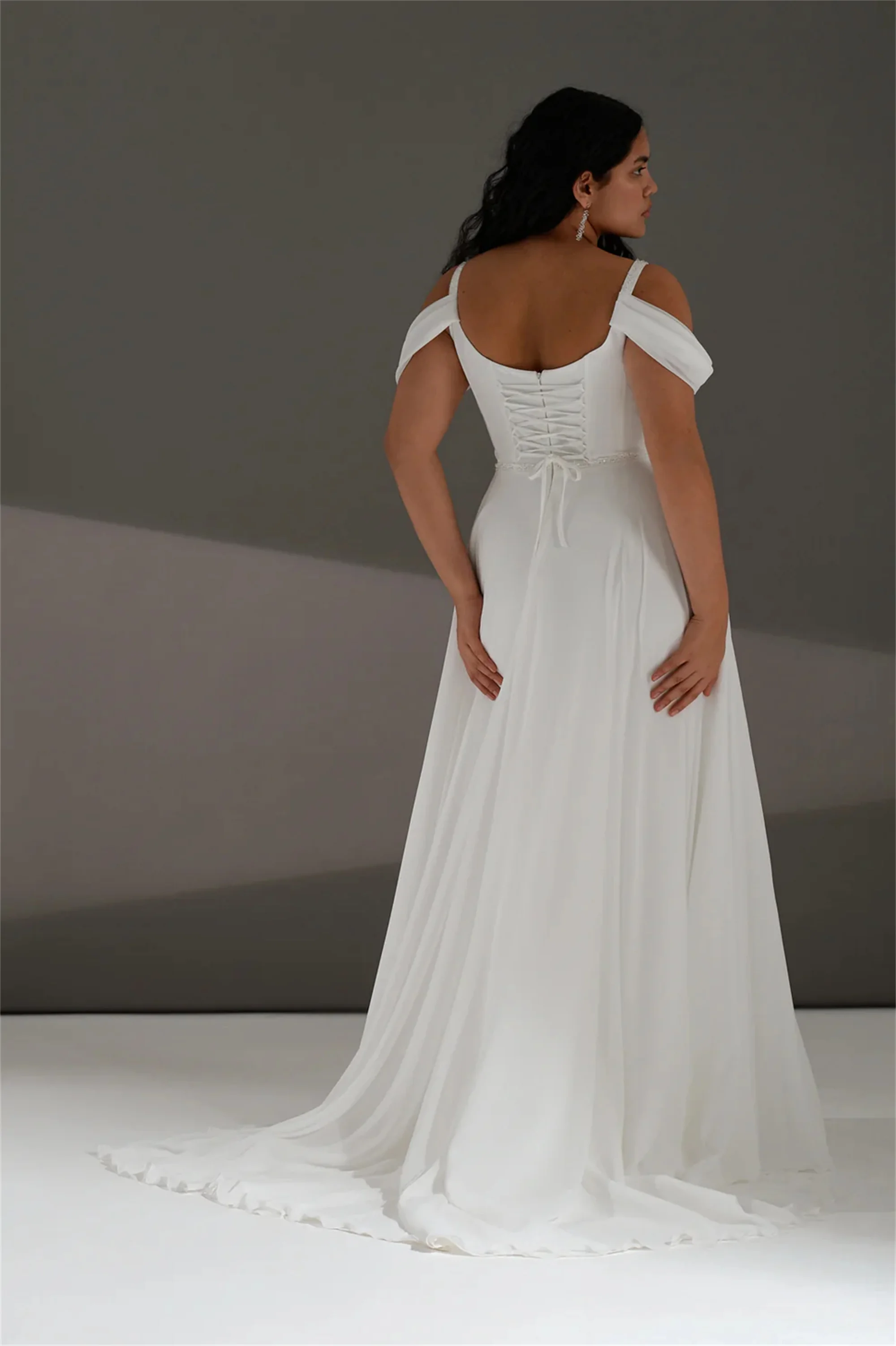 

EVON BRIDAL Plus Size Bridal Party Gown Simple Off The Shoulder Bride Dress Classic V-Neck Sweep Train Wedding Gown Customized