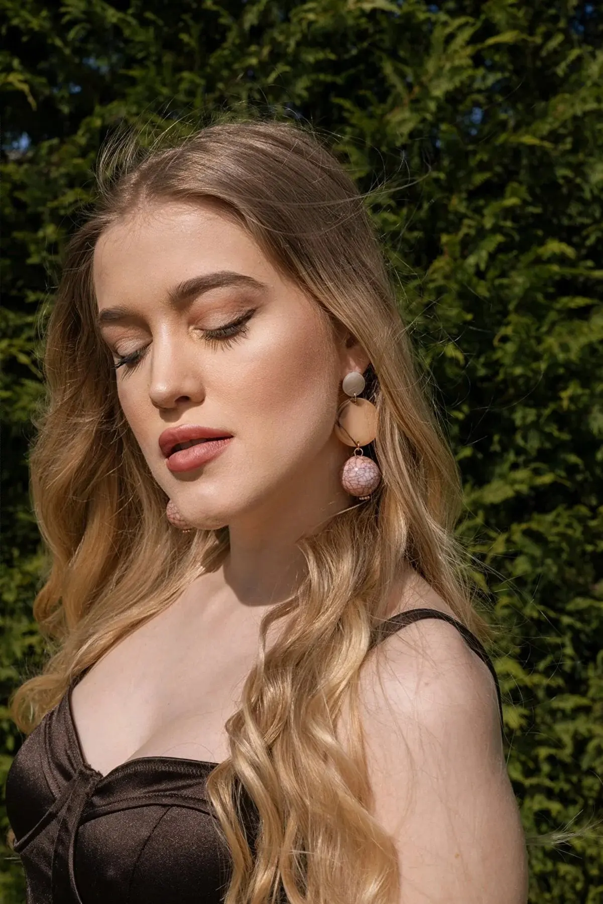 Patterned Round Stone Colored Ball Earrings