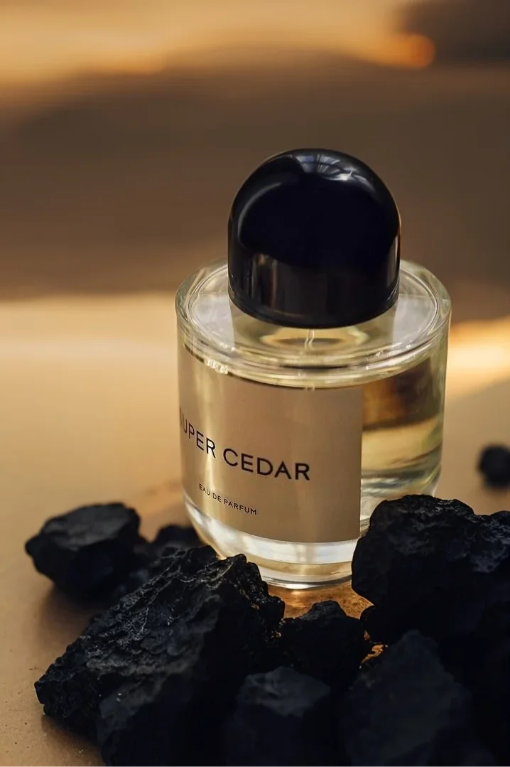 

Super Cedar Byredo para Hombres y Mujeres 105ml/3.6oz It is an ideal gift choice.