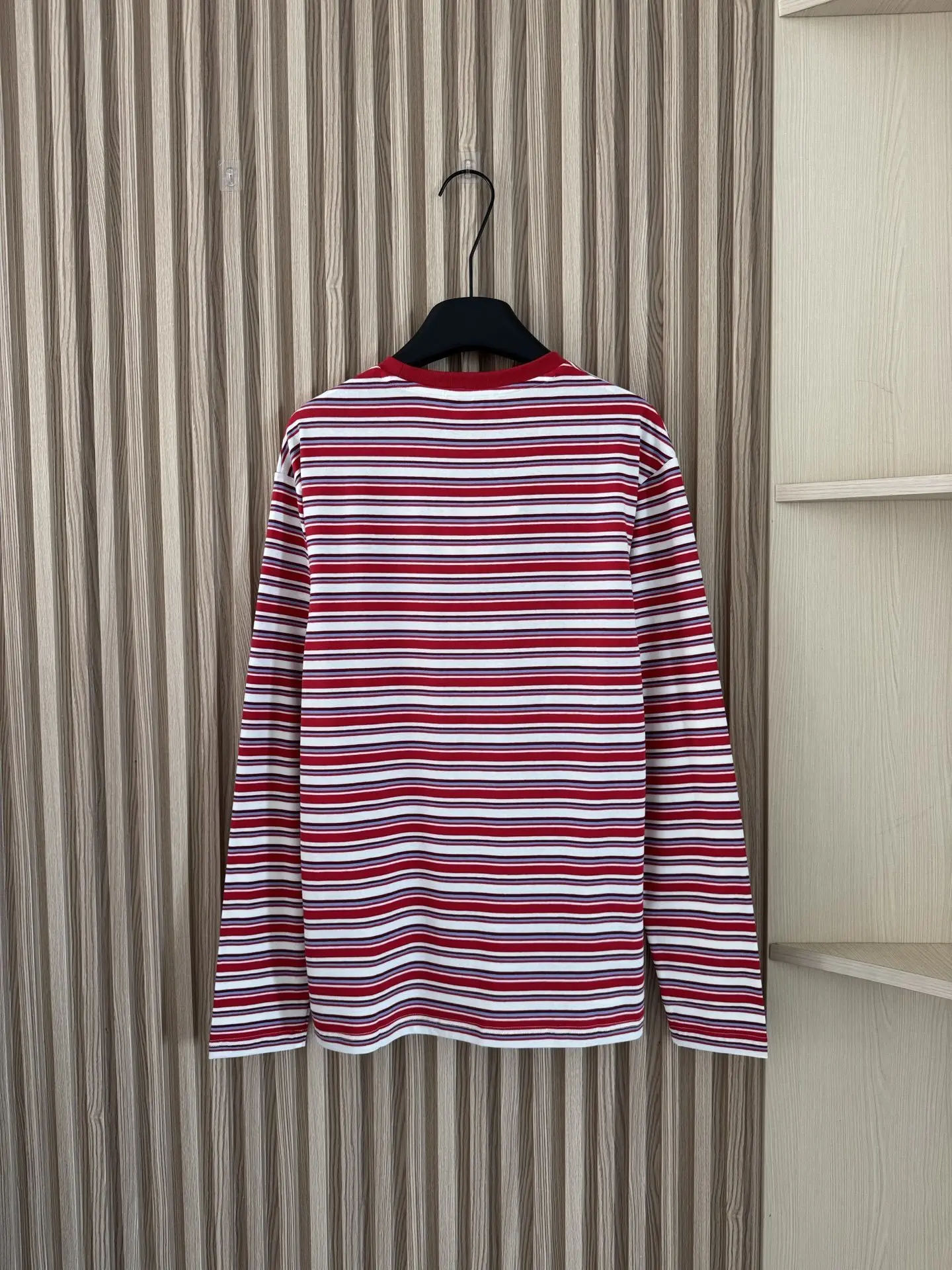 

Осенняя осень 2025г! Свободная футболка с длинными рукавами в полоску в стиле ретро — стильная винтажная атмосфера, удобная посадка, идеально подходит для слоев и Err