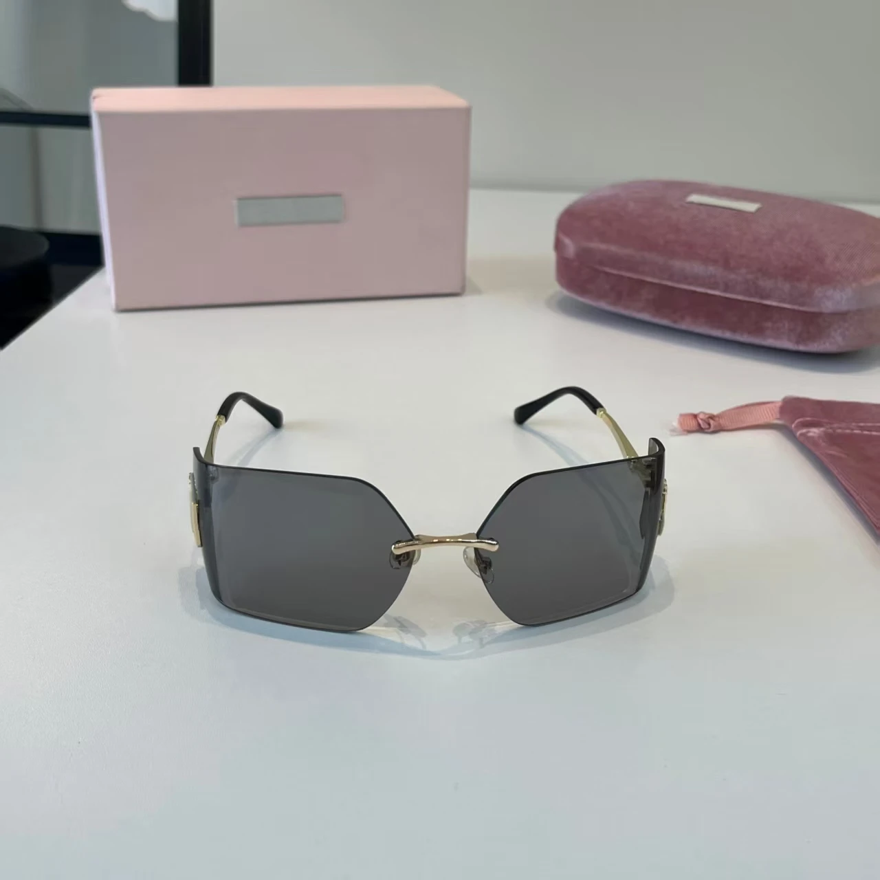 

2026 New Rimless Sunglasses Women Luxury Brand Design Metal Frame UV400 Protection Fashion Polygon Sun Glasses for Women Shades