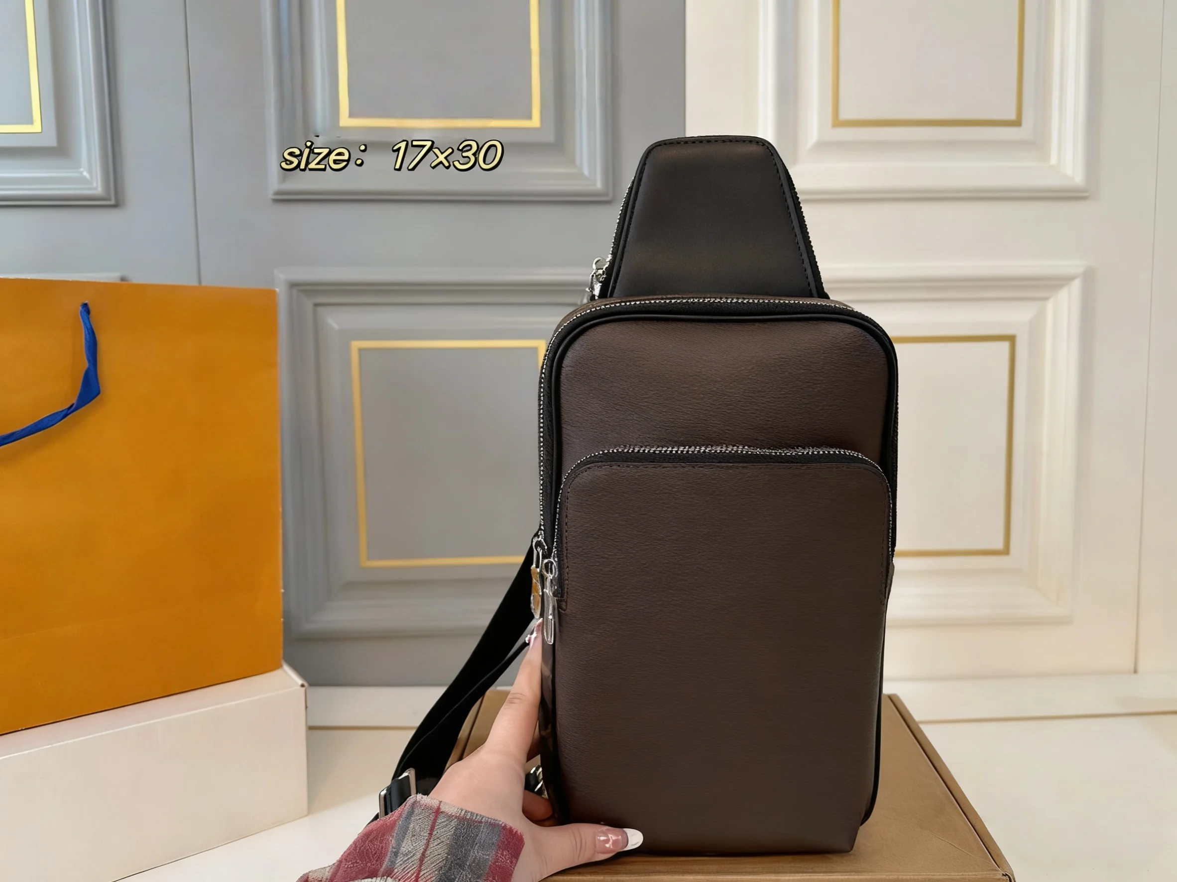 

2025 New SIZE: 17X30 CM Fashionable Versatile bags leather Portable Shoulder strap Hand-held no boxes