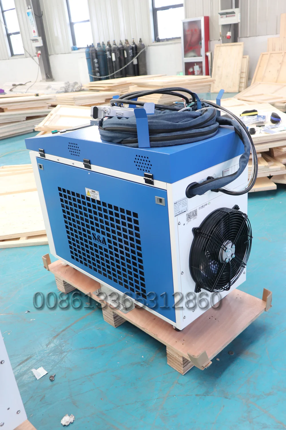 Hot Selling Small Rust Remover Metal Surface Laser Cleaner 1000w 1500w 2000w Raycus Max Fiber Laser Cleaning Machines