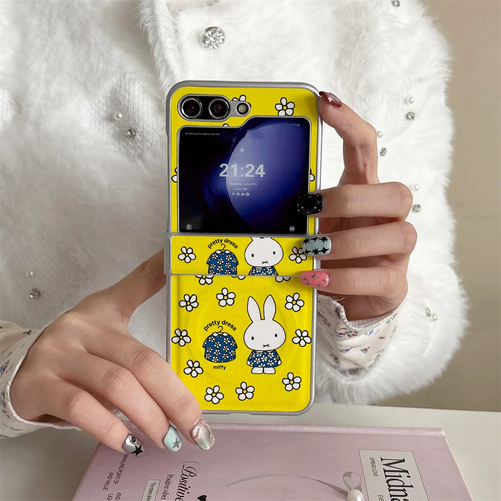 

INS New Cute Miffy Rabbit Flower Clothes Suitable for Samsung Galaxy Z Flip 7 6 5 4 Flip 5 Flip 6 Flip 4 Fro Magnetic Phone Cas
