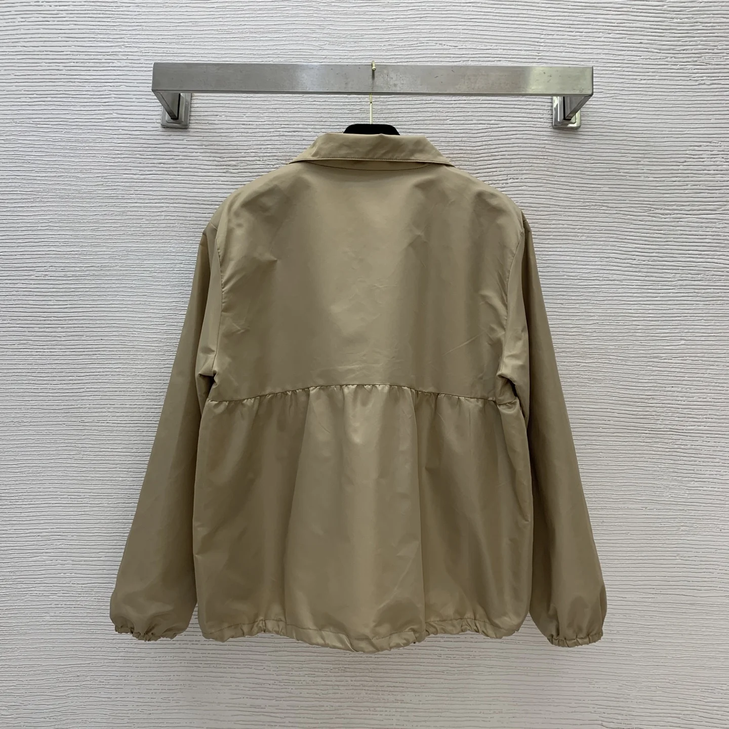 

Women's new workwear style fashionable large pocket pleated splicing hem drawstring loose long sleeved jacket submachine jacket