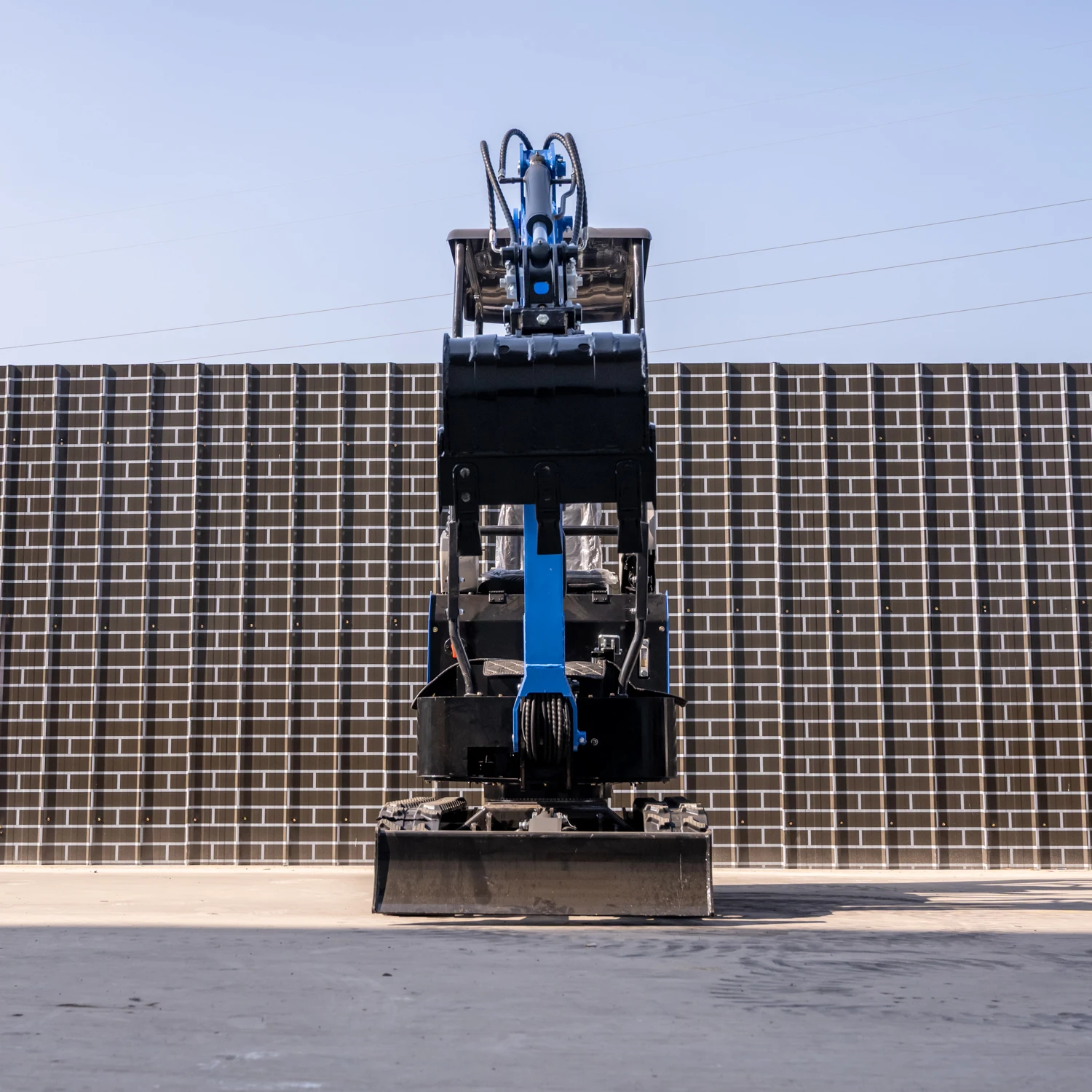 High Efficiency Hydraulic Small Excavator EPA Certified Mini Digging Equipment For Residential Landscaping Project