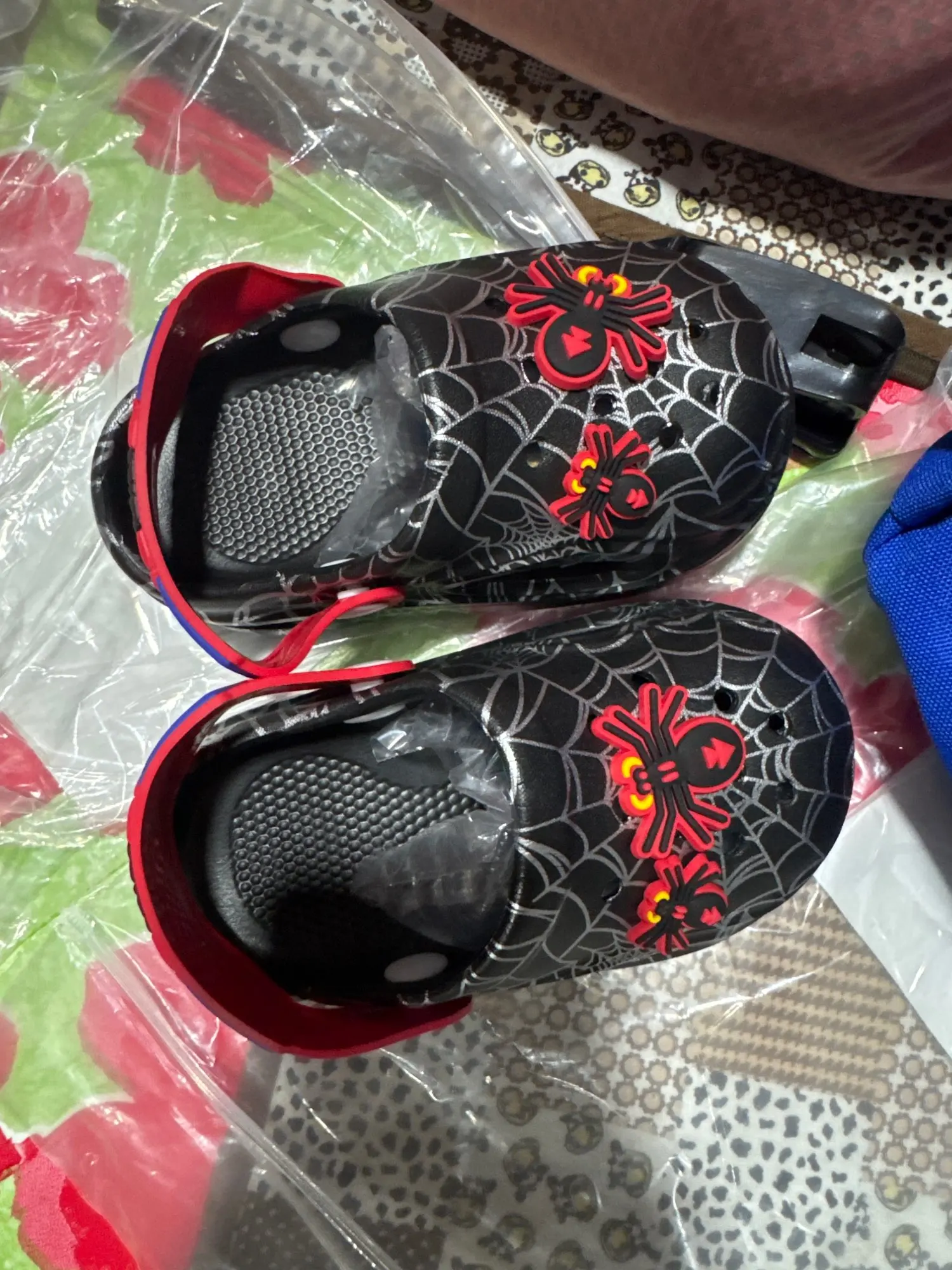 Cool Kids Spider Web Cartoon Clogs, Soft Cushioned Non-Slip Sole, Summer Versatile Boys Quick Dry Breathable Slippers photo review
