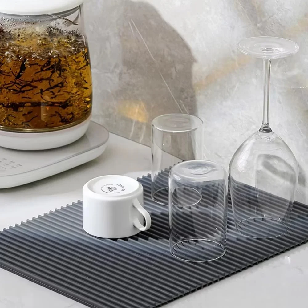 

Multi-functional foldable silicone draining pad, anti-slip silicone draining pad, suitable for kitchen countertops and dining ta