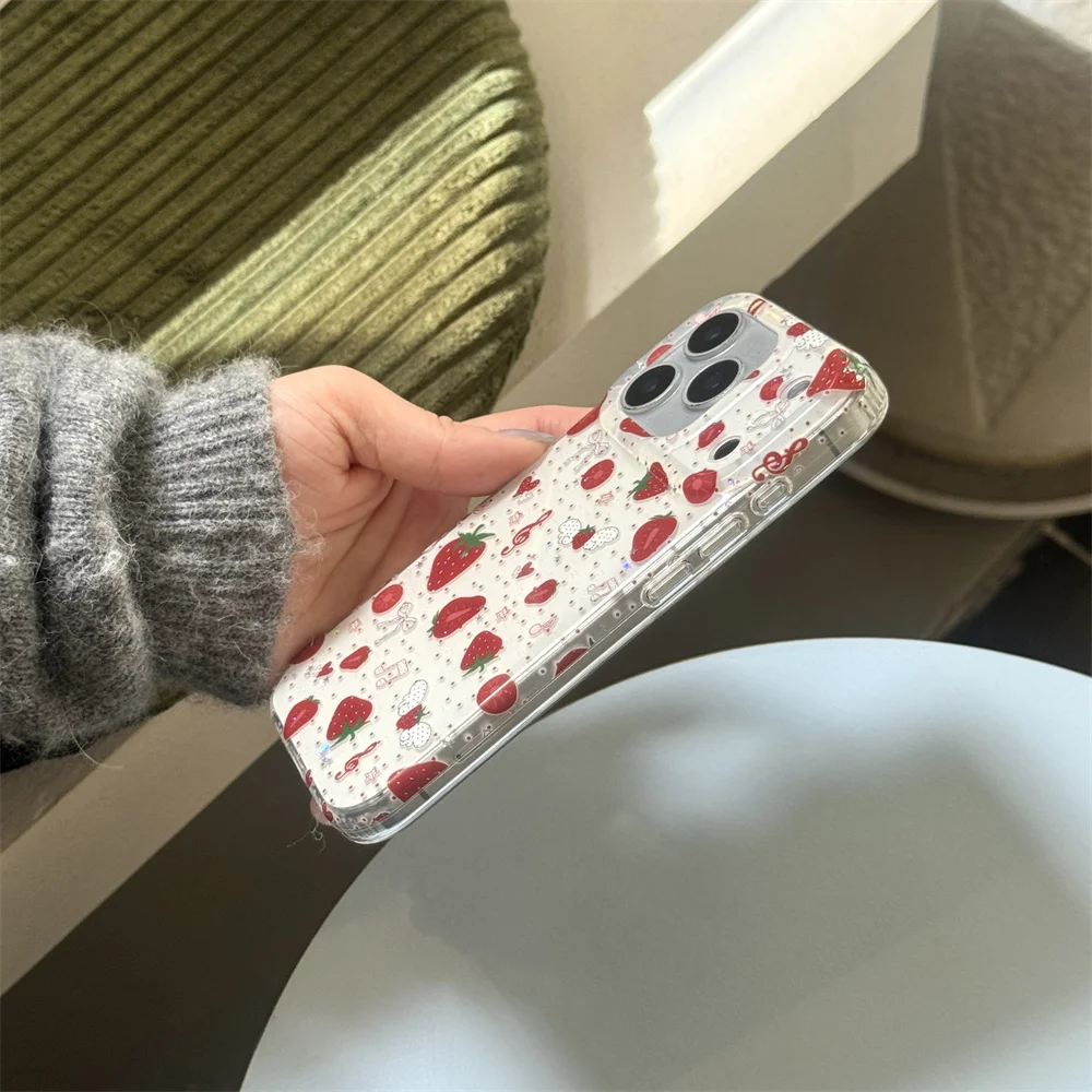 حافظة هاتف لطيفة بأجنحة الفراولة منقطة لهاتف آيفون 14 15 16 برو ماكس 17 برو مع سلسلة Fundas لهاتف أبل 16 ماكس 17