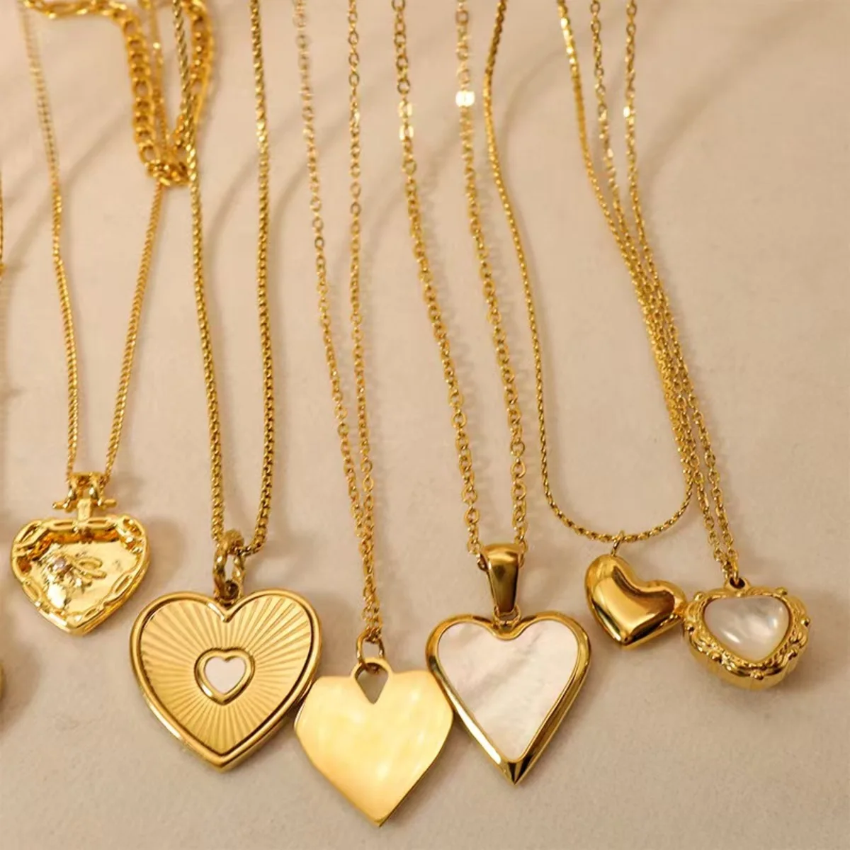Trendy Stainless Steel Heart Pendant Necklaces for Women Classic Simple Gold Plated Waterproof Jewelry Gifts