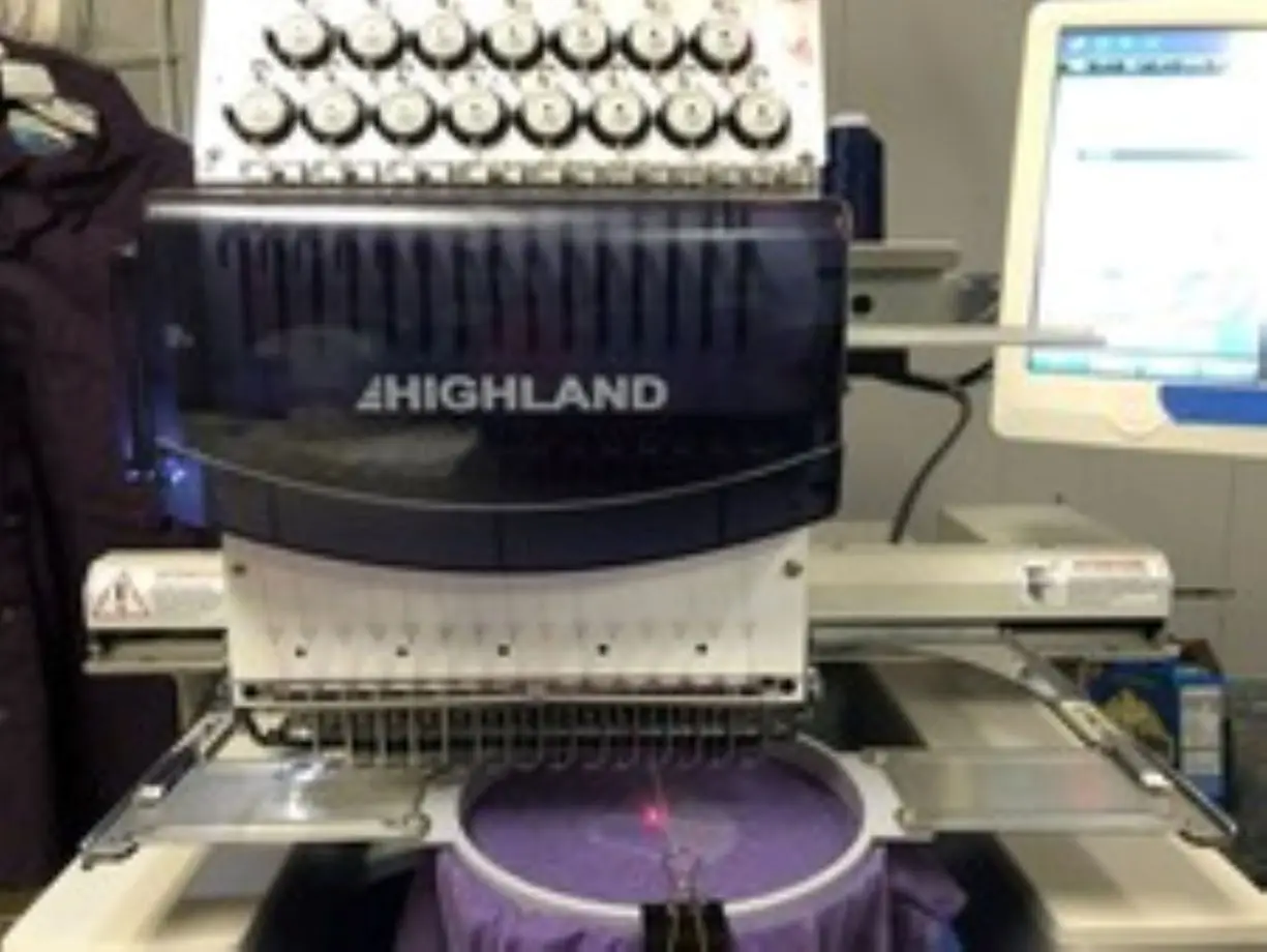 

Совершенно новая вышивальная машина Highland-Breeze с 15 иглами