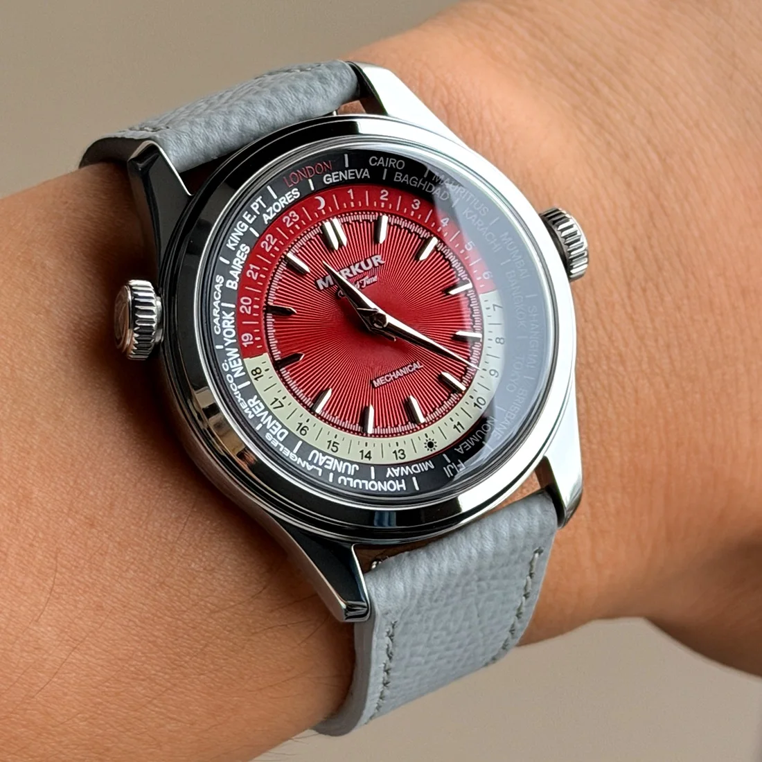 2026 NEW Merkur Dual Crown World Time Watch Retro Manual Mechanical Watches for Men Watch Vintage 38mm Reloj Hombre Red