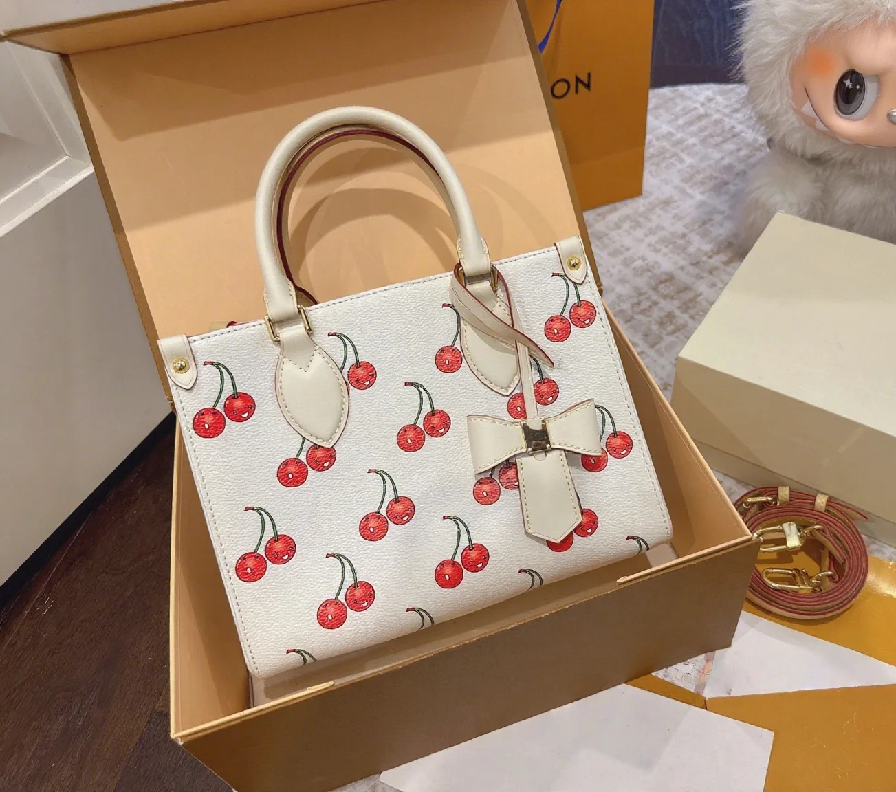 

2025 New Fashionable Versatile bags leather cherry Portable can be carried on the shoulder no boxes