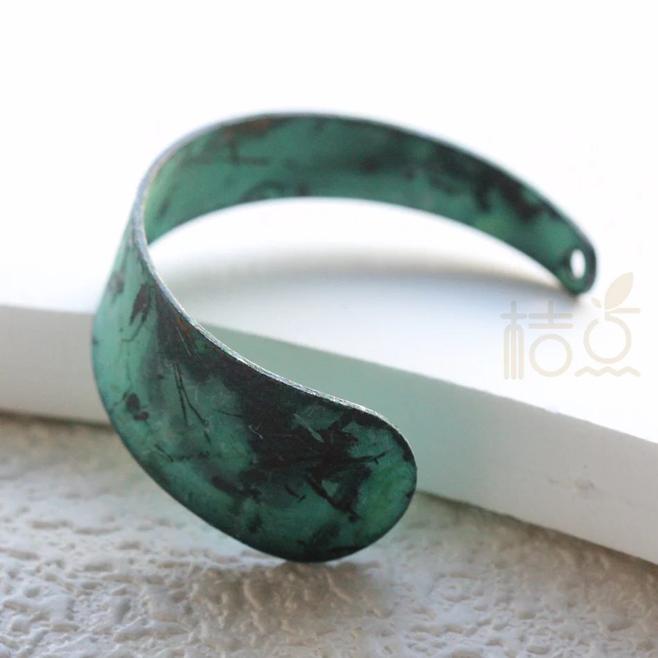 Fornecimento DIY - Componente de brinco de latão sólido banhado a premium - Curvo - 30x13mm (4006C)