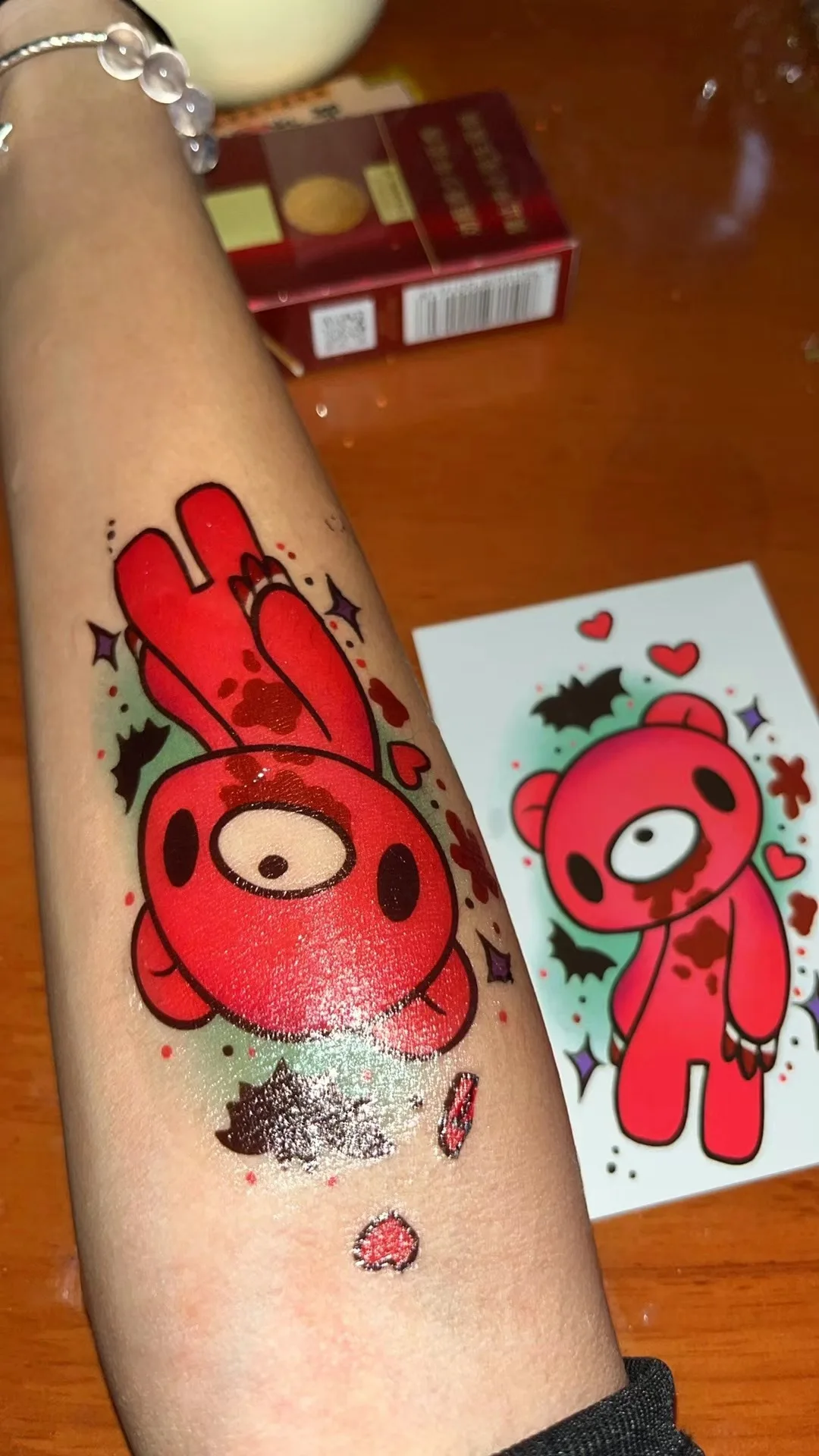 

Водонепроницаемая временная татуировка-наклейка: кровавый медведь, розовая кровь, мультяшный дизайн, боди-арт в стиле Харадзюку, Y2K, гранж, готика, тату для женщин и мужчин