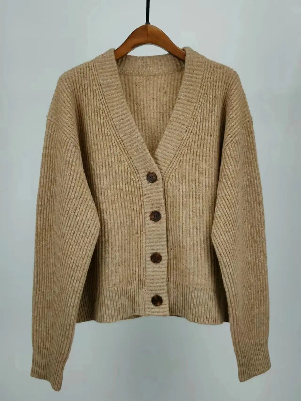 Classic 100% wool knitted cardigan