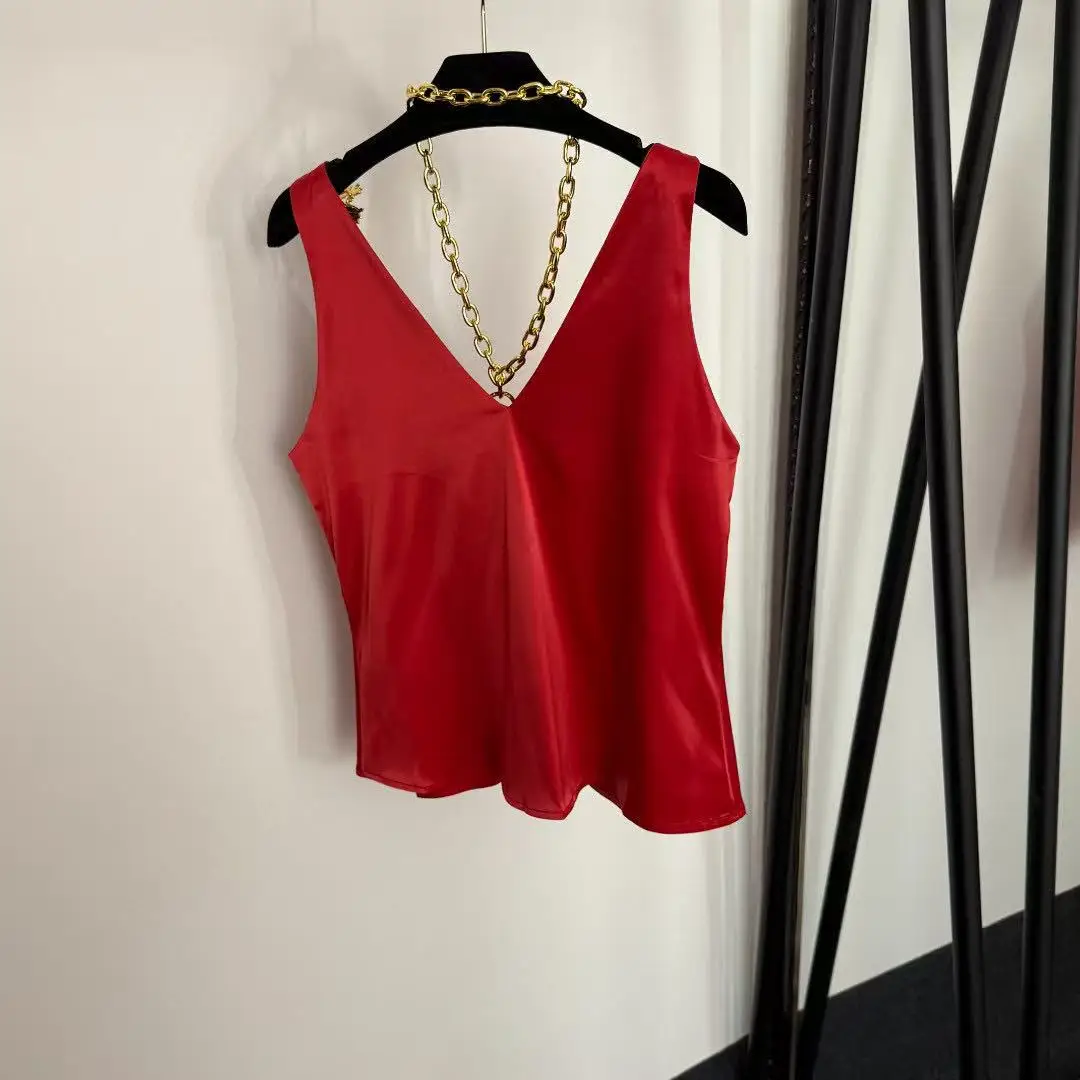 

2025 lady Gold Lock Chain Gold Eye Decorated Silk V Neck Camisole