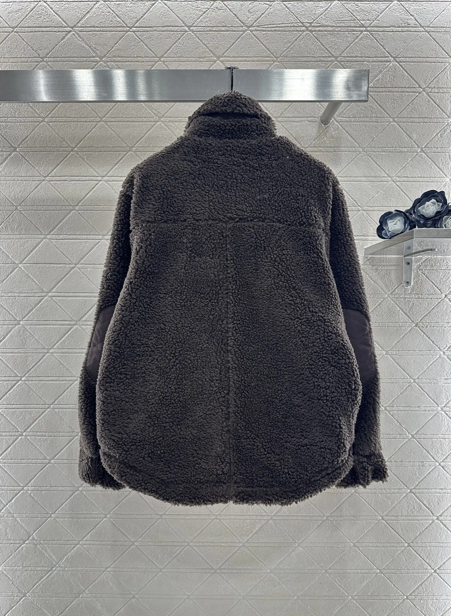 

Запуск нового продукта 2025: высококачественная женская хлопковая куртка с плюшевым воротником и пуговицами