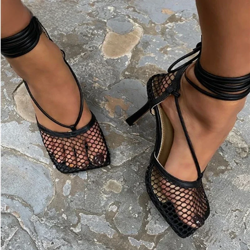 Eilyken Mode Hohl Atmungsaktive Mesh Karree Stiletto High Heels Frauen Pumpen Ankle Lace-Up Elegante Kleid Damen Schuhe
