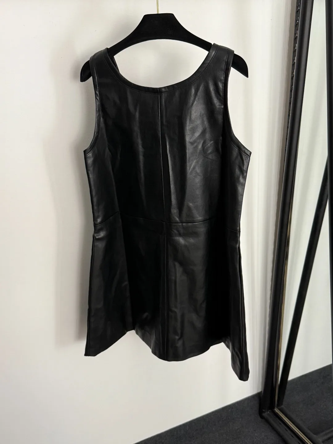 

High quality spring and summer women's letter embroidery patch PU sleeveless vest dress SU113