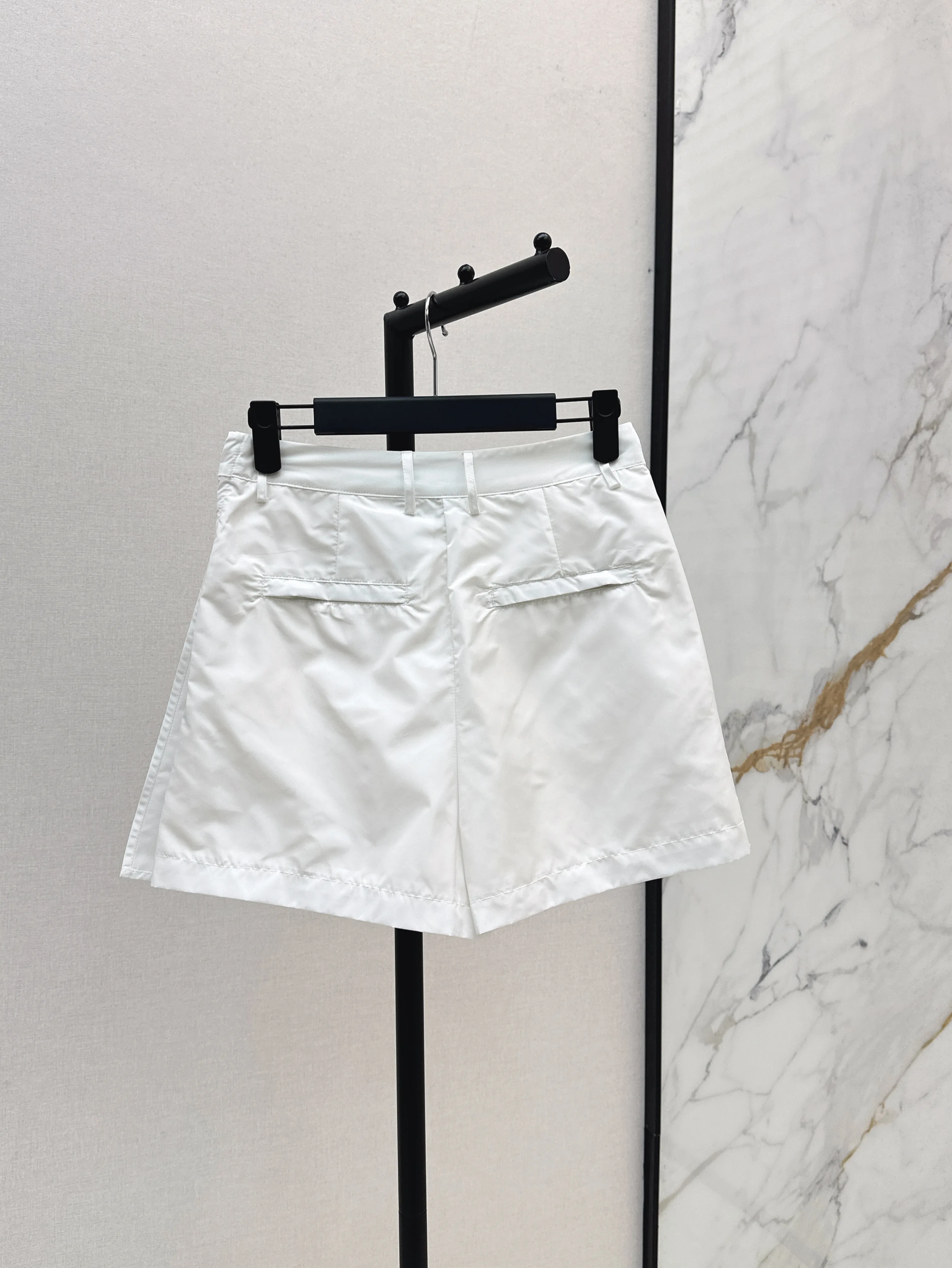 

New Simple Temperament High-end Three-dimensional Tailoring Fashionable White Pleated Skirt