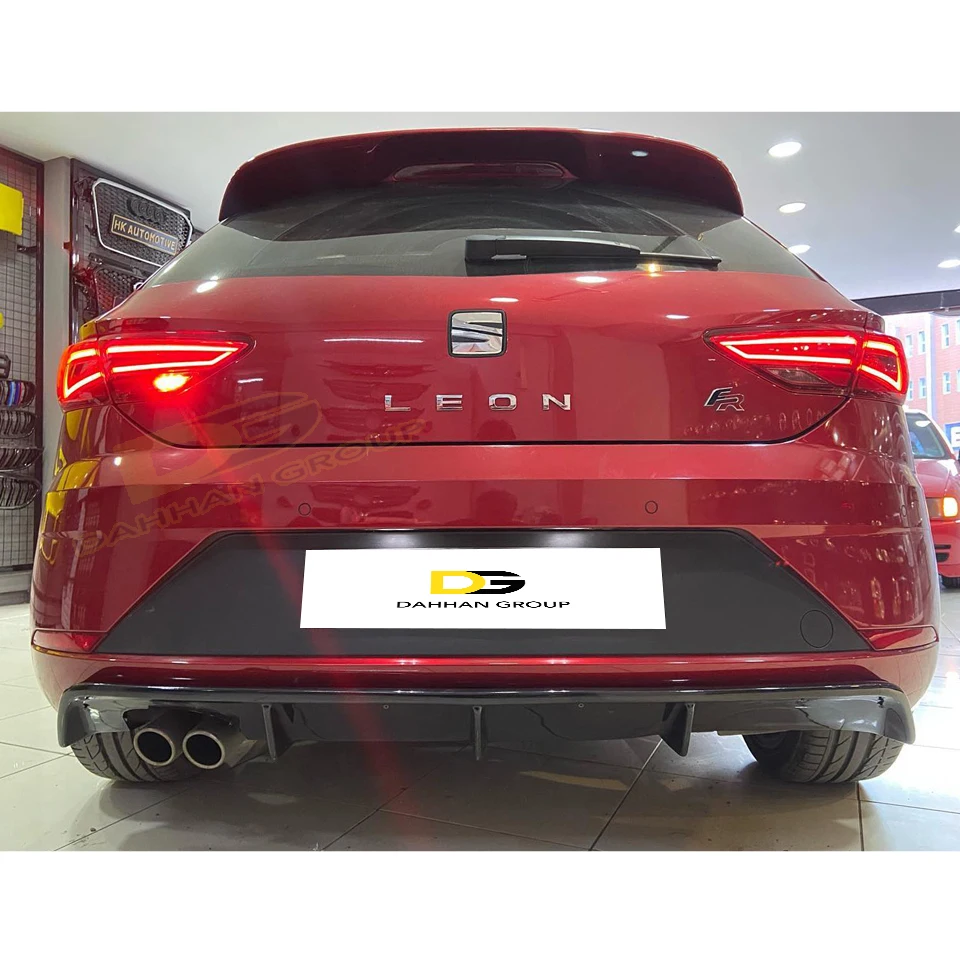 Seat Leon MK3.5 Facelift 2017 - 2020 Diffuser Belakang Spoiler Kiri Knalpot Ganda Output Piano Gloss Hitam Plastik Leon FR Kit