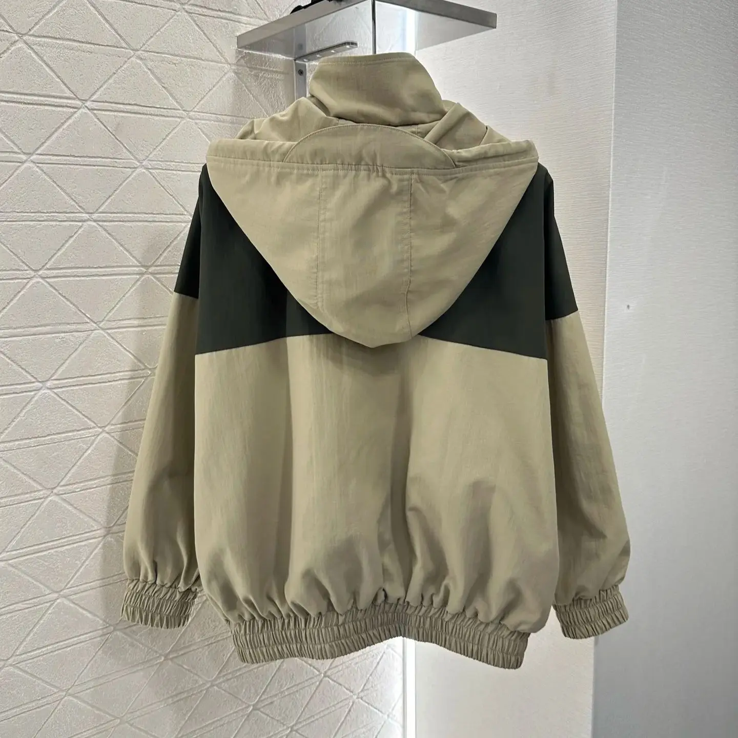 

2025 New Products on the Shelves Hooded Sun Protection Charge Long Sleeve Zipper Jacket Brown and Green Contrasting Color