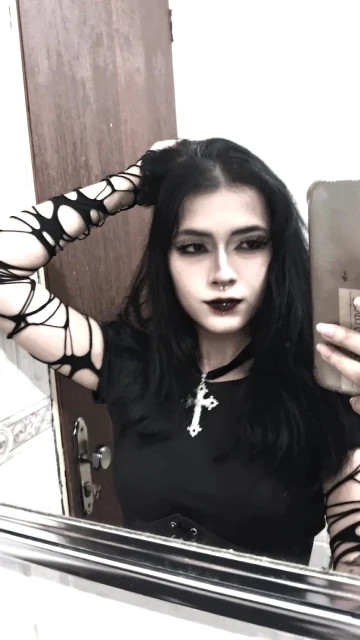 Short Sleeve T-Shirt Women Solid Simple Casual Soft All-Match Basic Crop Tops Tees Summer Fashion Skinny Tops Black White photo review