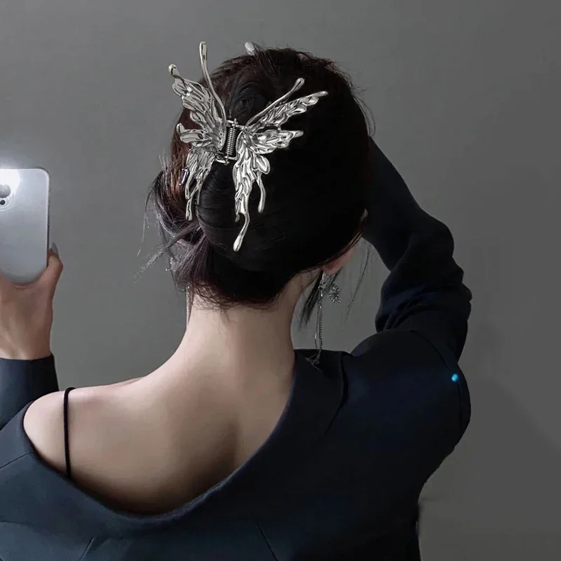 1/2 pièces grandes griffes de cheveux papillon creux Simple Punk couleur argent épingles à cheveux en métal pour les femmes mode requin Clips accessoires de cheveux