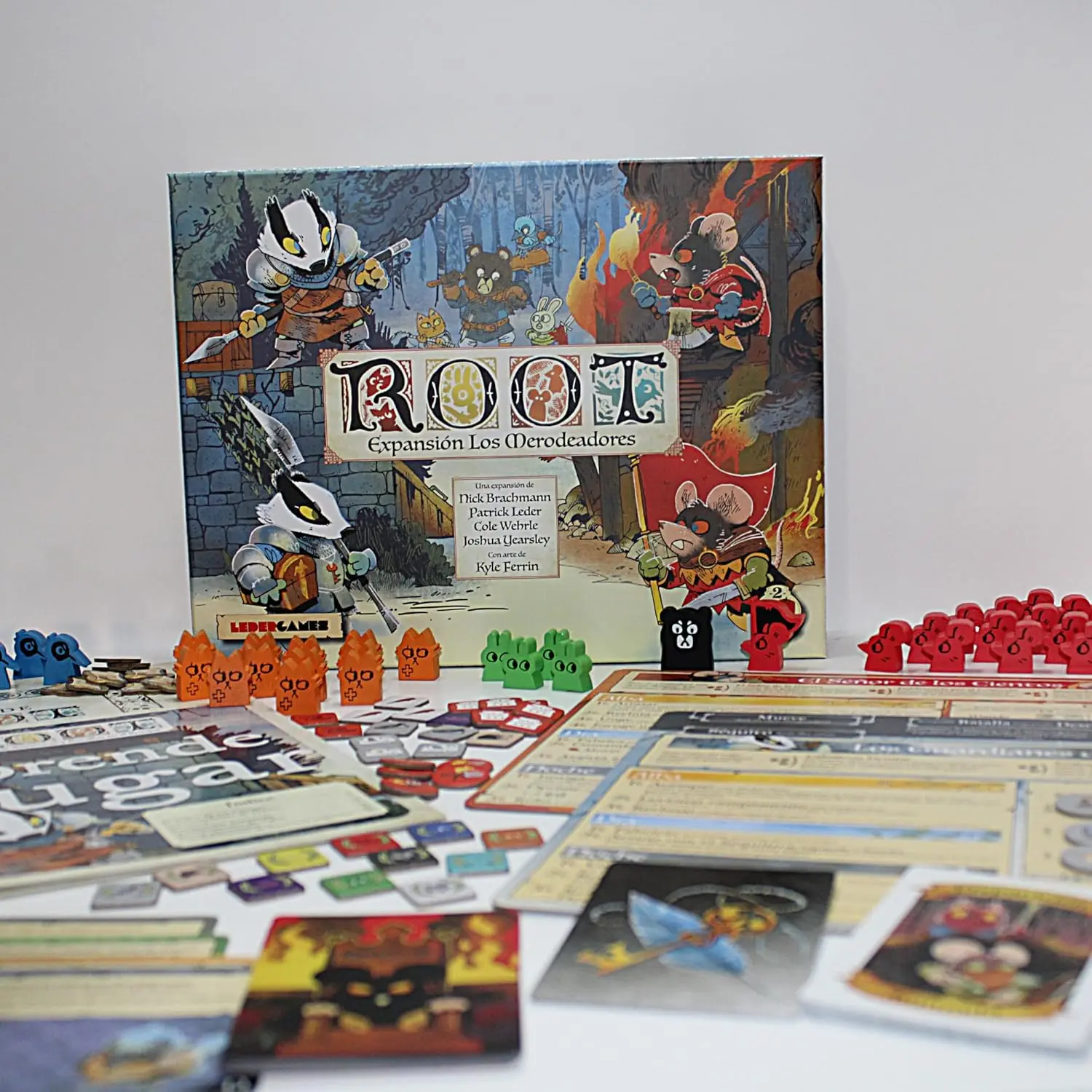 2tomatoes Games | Root: the marauders | Board game with board | Rolling dice | 2-6 players | Language: Spanish | Theme: Animals