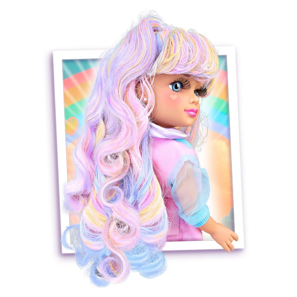 Nancy charms in style doll 42 cm. They include clogs that can be personalized with a variety of charms. (famosa nac90000)