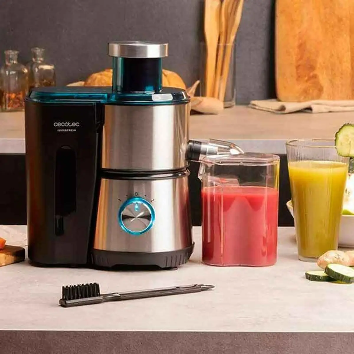 Licuadora orbital Juice&Fresh 400 Titan Black Cecotec 400W 2000 rpm 2 velocidades inox/negro