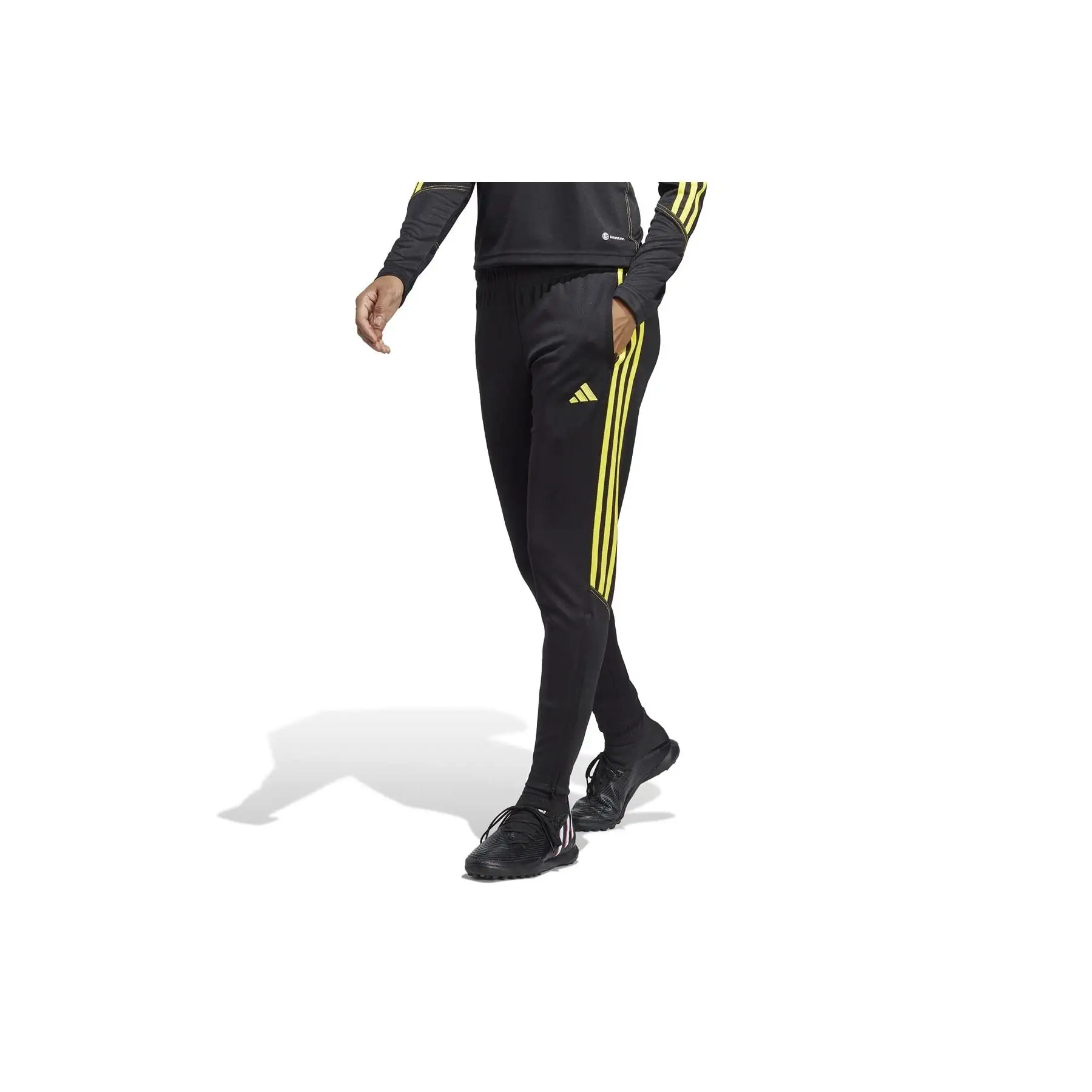 adidas Tiro 23 Club Training W pants IC1602 – Pantalón de entrenamiento para mujer con ajuste ergonómico y tejido ligero que favorece la movilidad, proporcionando confort y rendimiento óptimo en