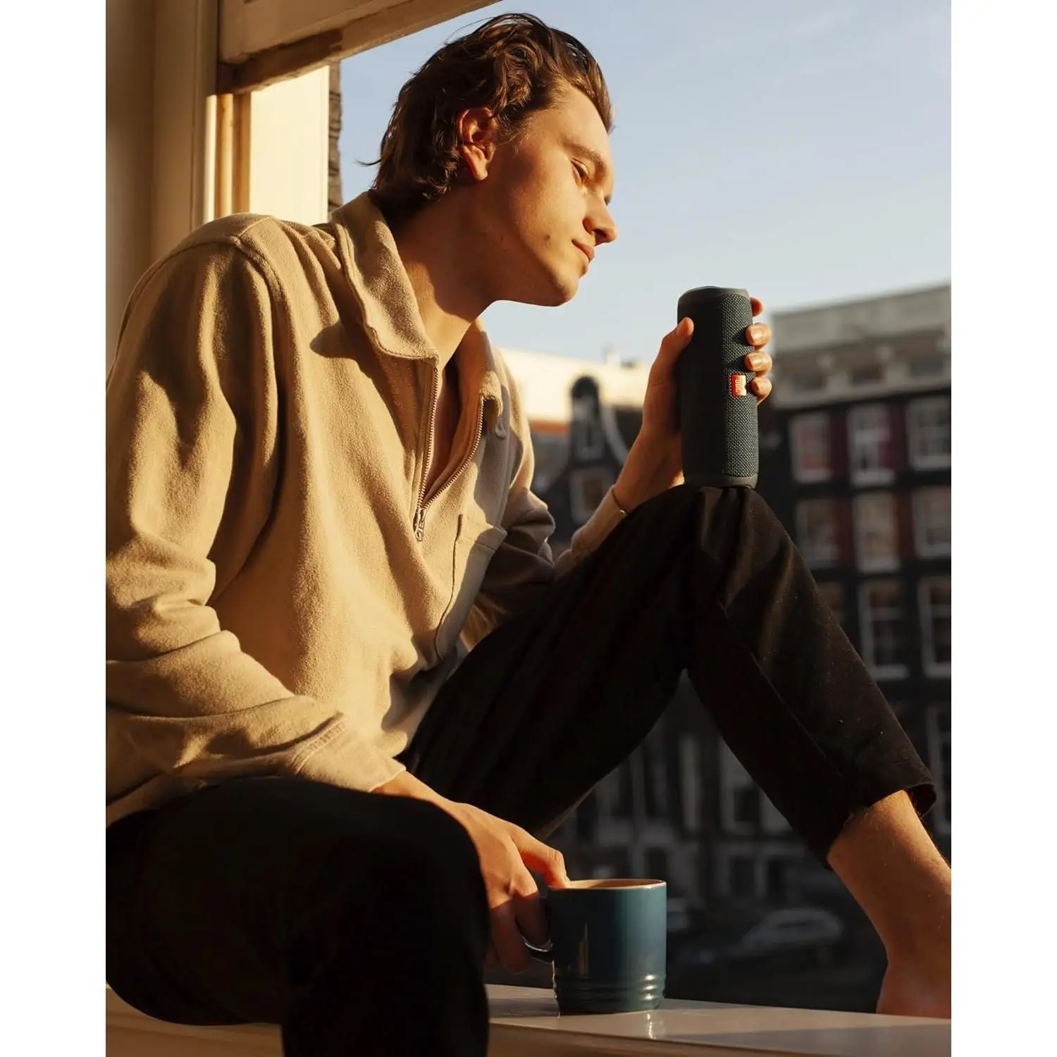 JBL Flip 5 Portable Bluetooth Speaker with Waterproof Design (IPX7), 12 Hours Playback, Powerful Sound, USB Charging, Ideal for Pool and Outdoor Use, Black