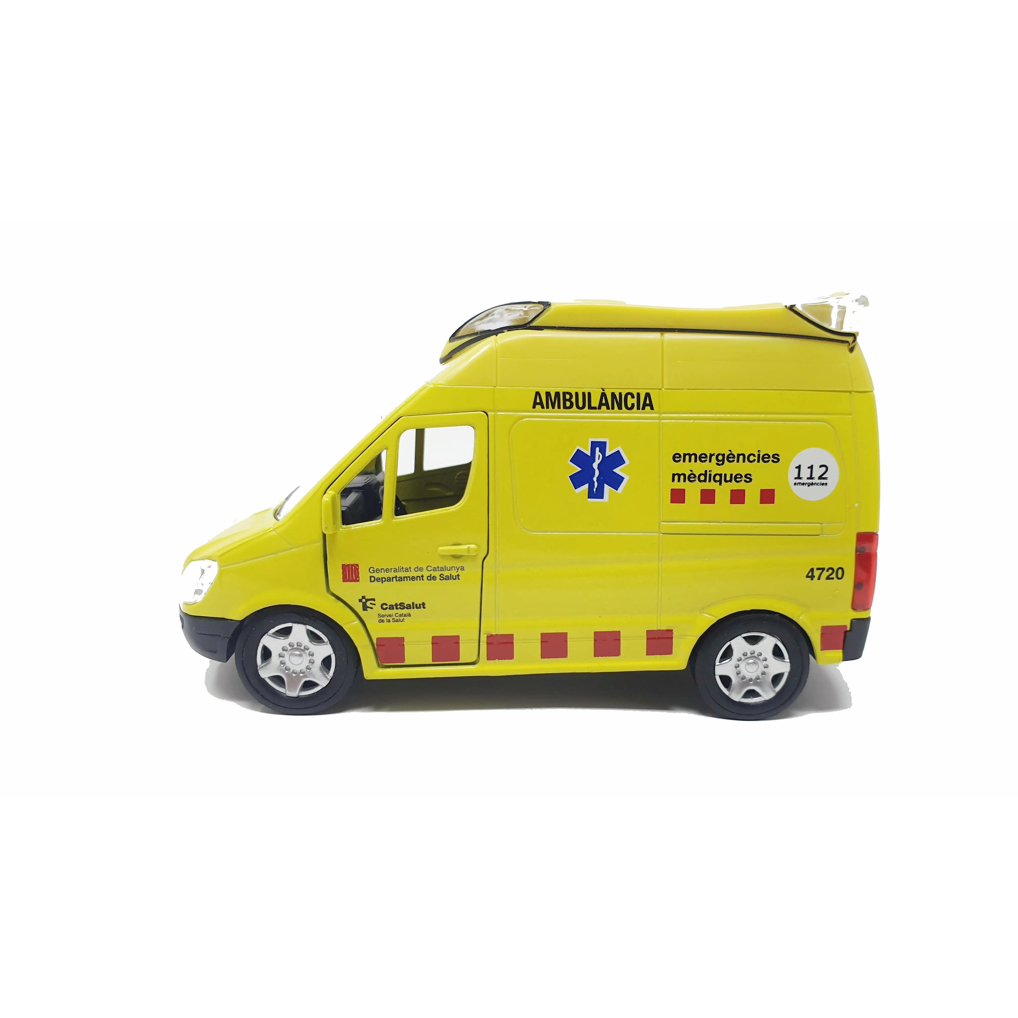 Ambulancia SEM. Vehículo metálico con partes de plástico, ruedas libres, las puertas delanteras se abren, no recomendado a menores de 3 años  PLAYJOCS GT-8016