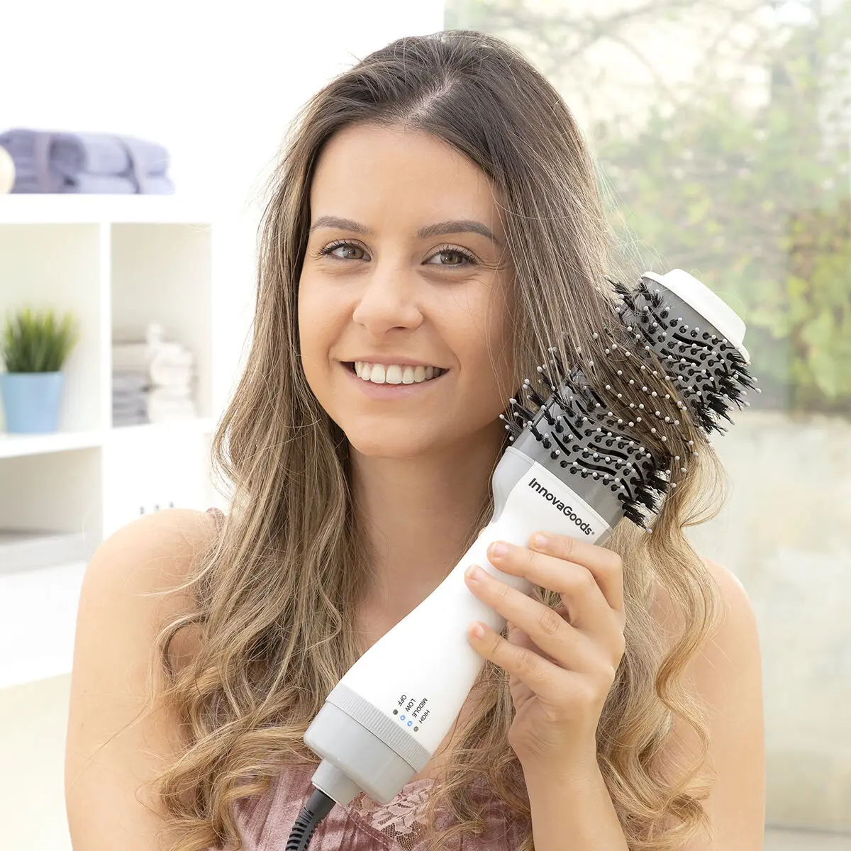 1000 W White gray volumizer and ion Volumio dryer brush InnovaGoods