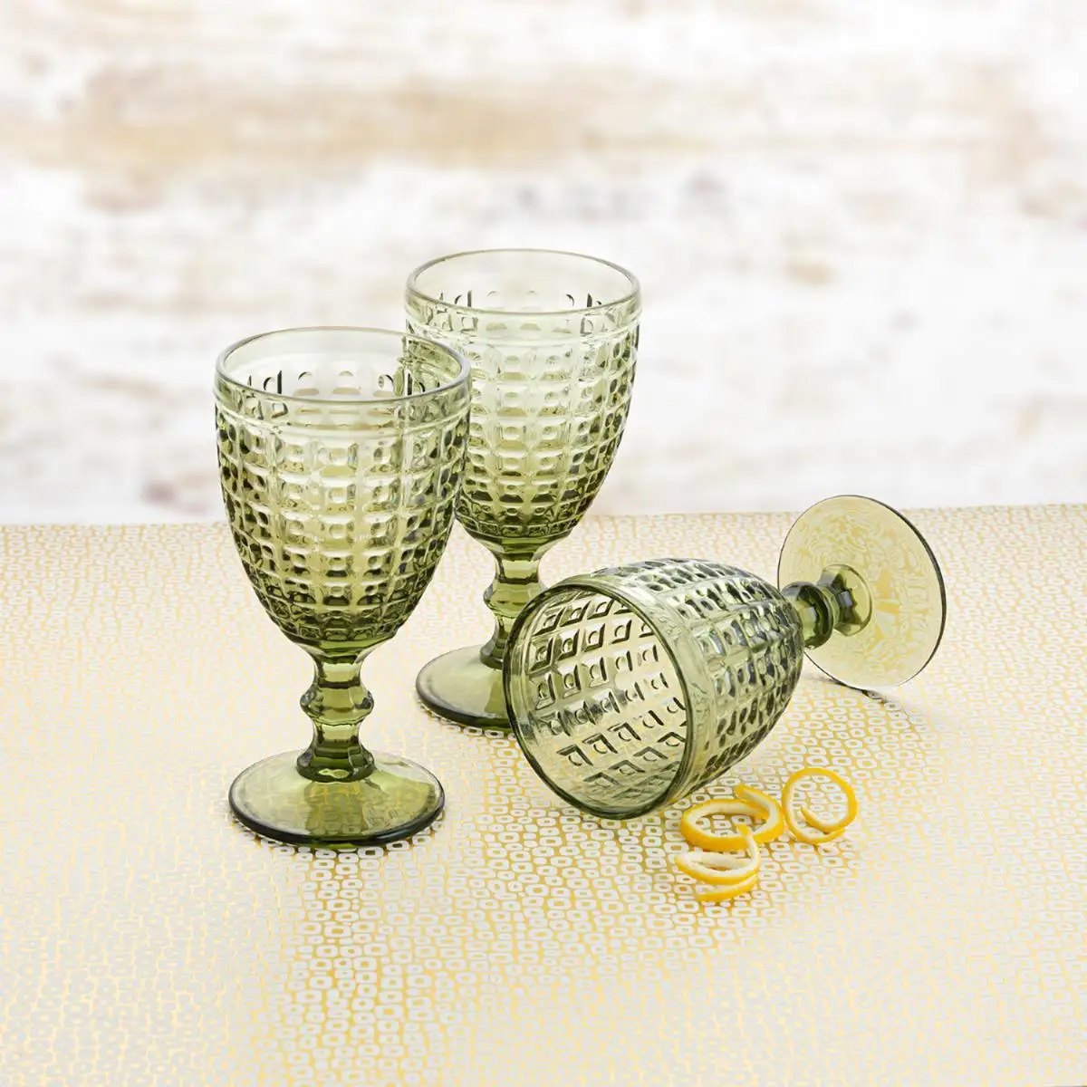 LA BOUCHÉE BY LA CARTUJA DE SEVILLA ALMA Set 6 Glass glasses 30CL green relief easy to clean eco-friendly, healthy 100% Material, hygienic 100%, non-porous, long lasting, recycled 100% Material suitable fridge 6 cups embossed glass color m