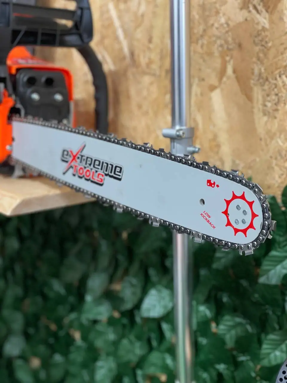 Extreme tools 58cc gasoline chainsaw with 20-inch sword and anti-vibration