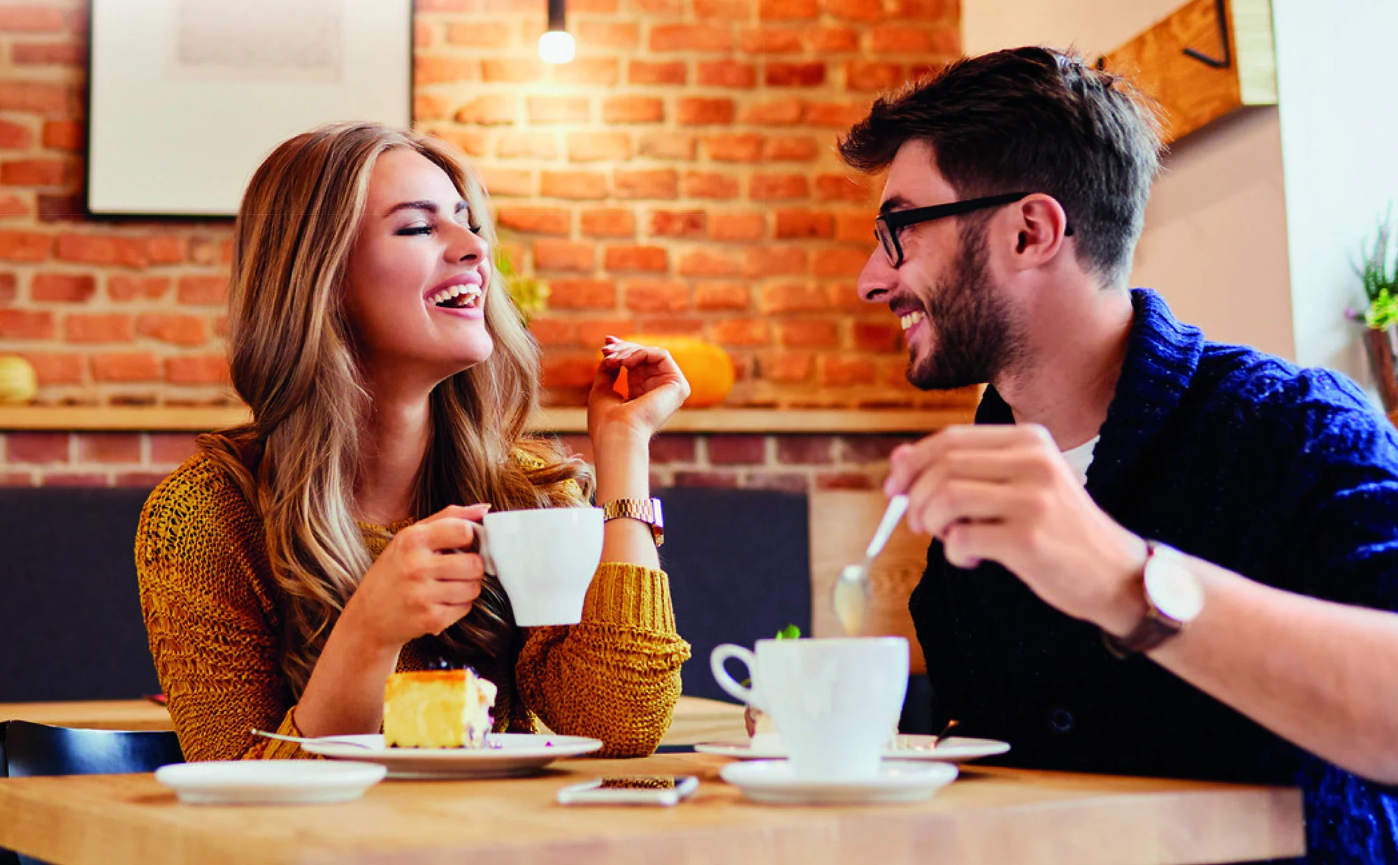 Mesko ms 4403 manual expresso coffee maker 15 bars 1.6 l, double exit arm, milk frother, mug warmer, 850w, silver