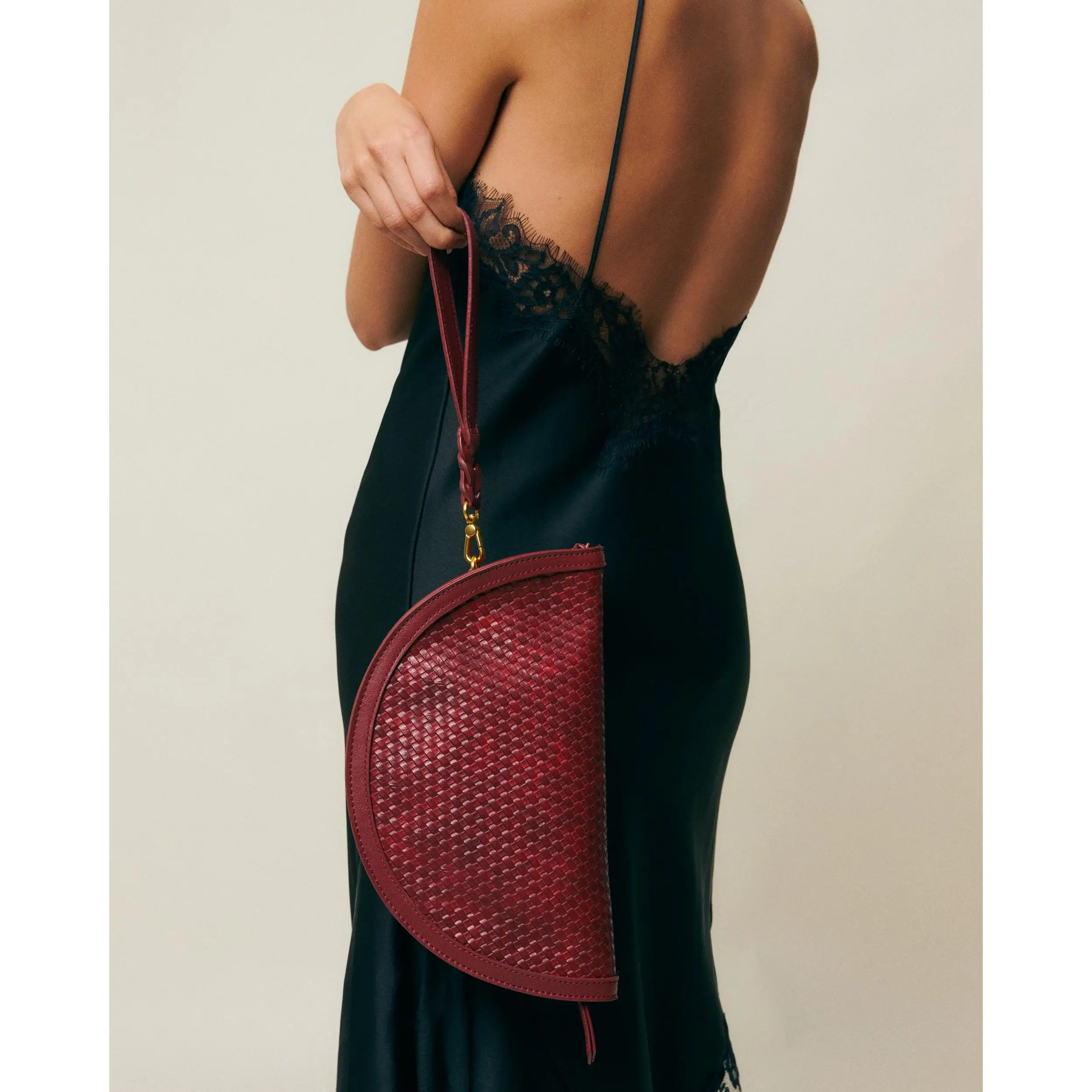 Empadi bolso de fiesta en media luna trenzado con asa bandolera extraíble