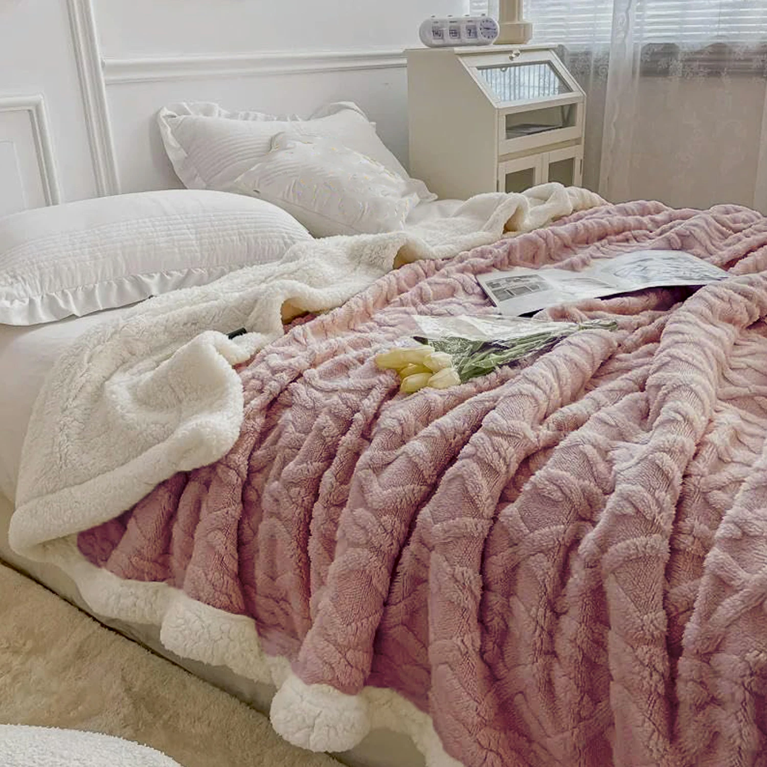 Decodeko Reversible Fleece Blanket - Soft and Warm for Sofa and Bed, 100% Polyester, Available in 3 Sizes (130x160cm, 160x220cm, 220x240cm) and 9 Colors Including Beige and Blue, Perfect for Cozy Winter Evenings